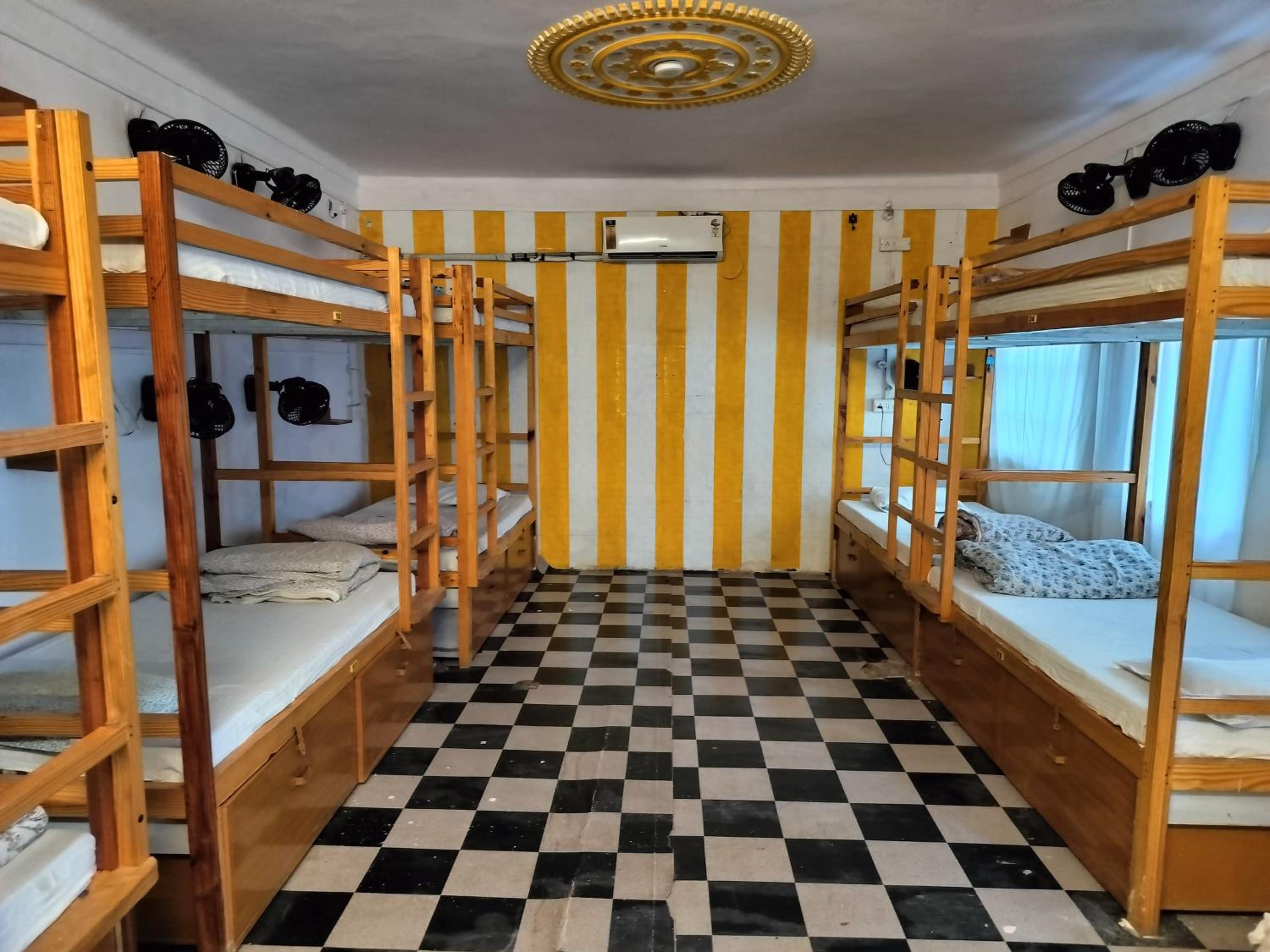 Bed In 10-Bed Mixed Dormitory Room photo 2
