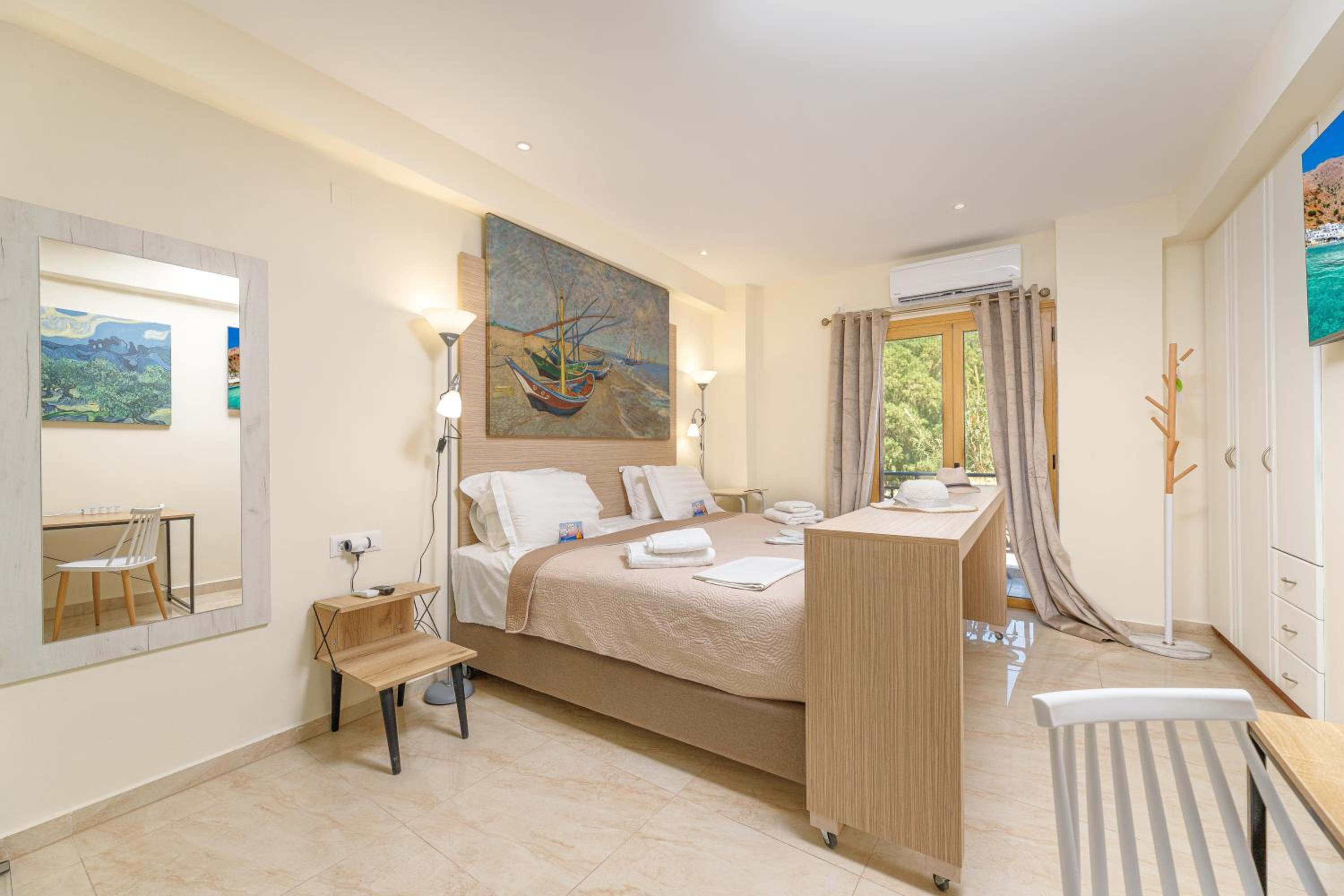 Superior Studio with Balcony and Park View - Photo 17
