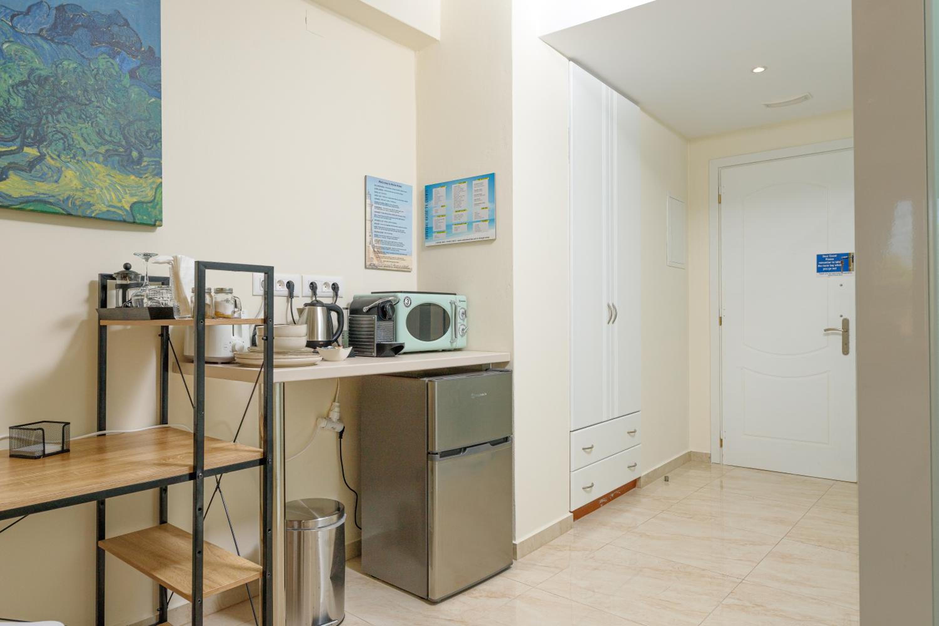 Superior Studio with Balcony and Park View - Photo 14