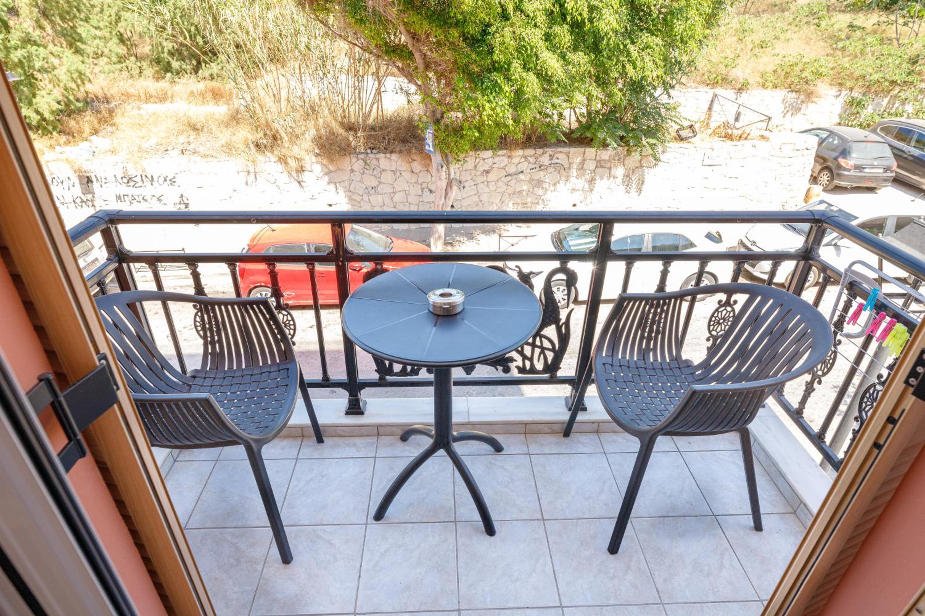 Superior Studio with Balcony and Park View - Photo 2