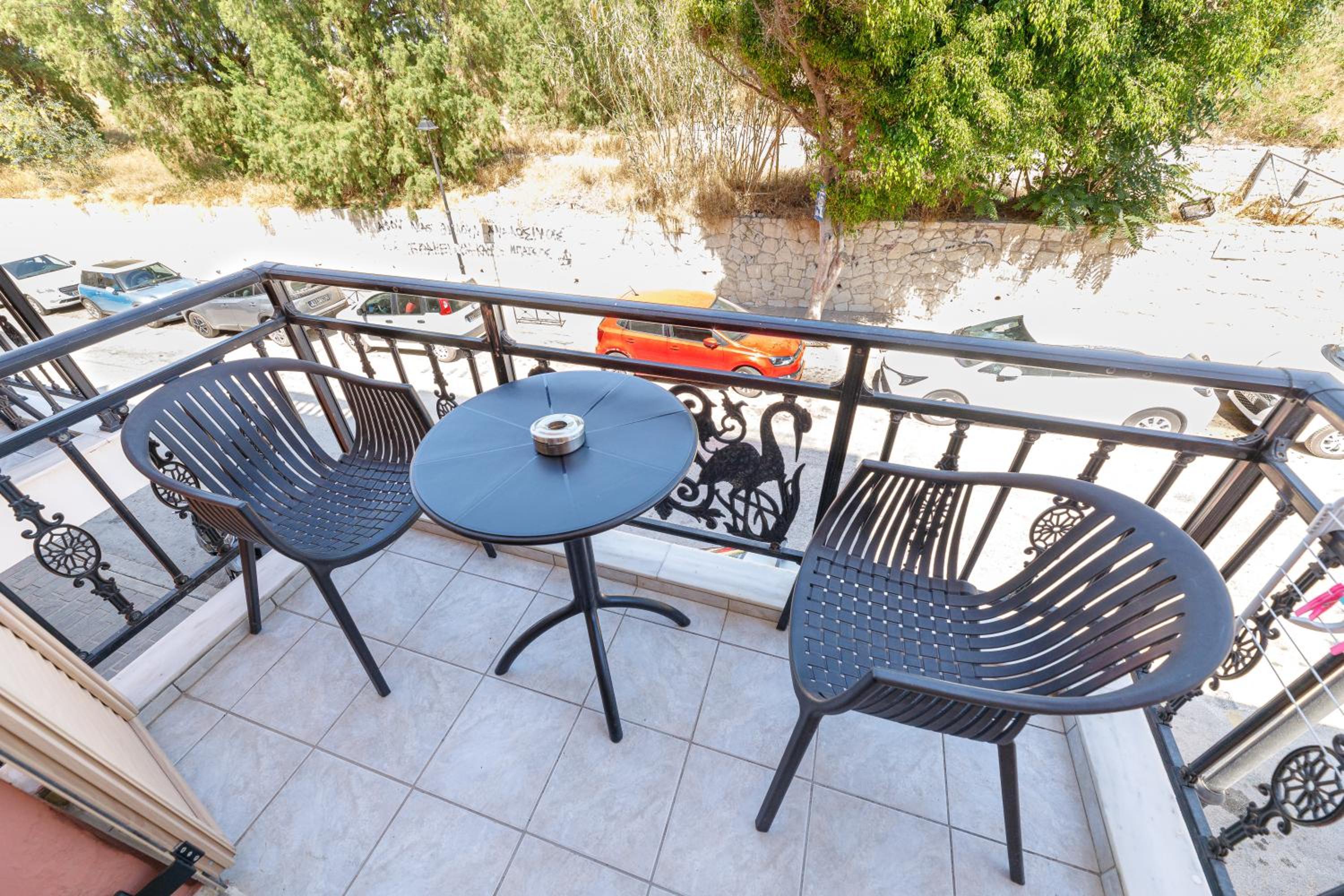 Superior Studio with Balcony and Park View - Photo 5