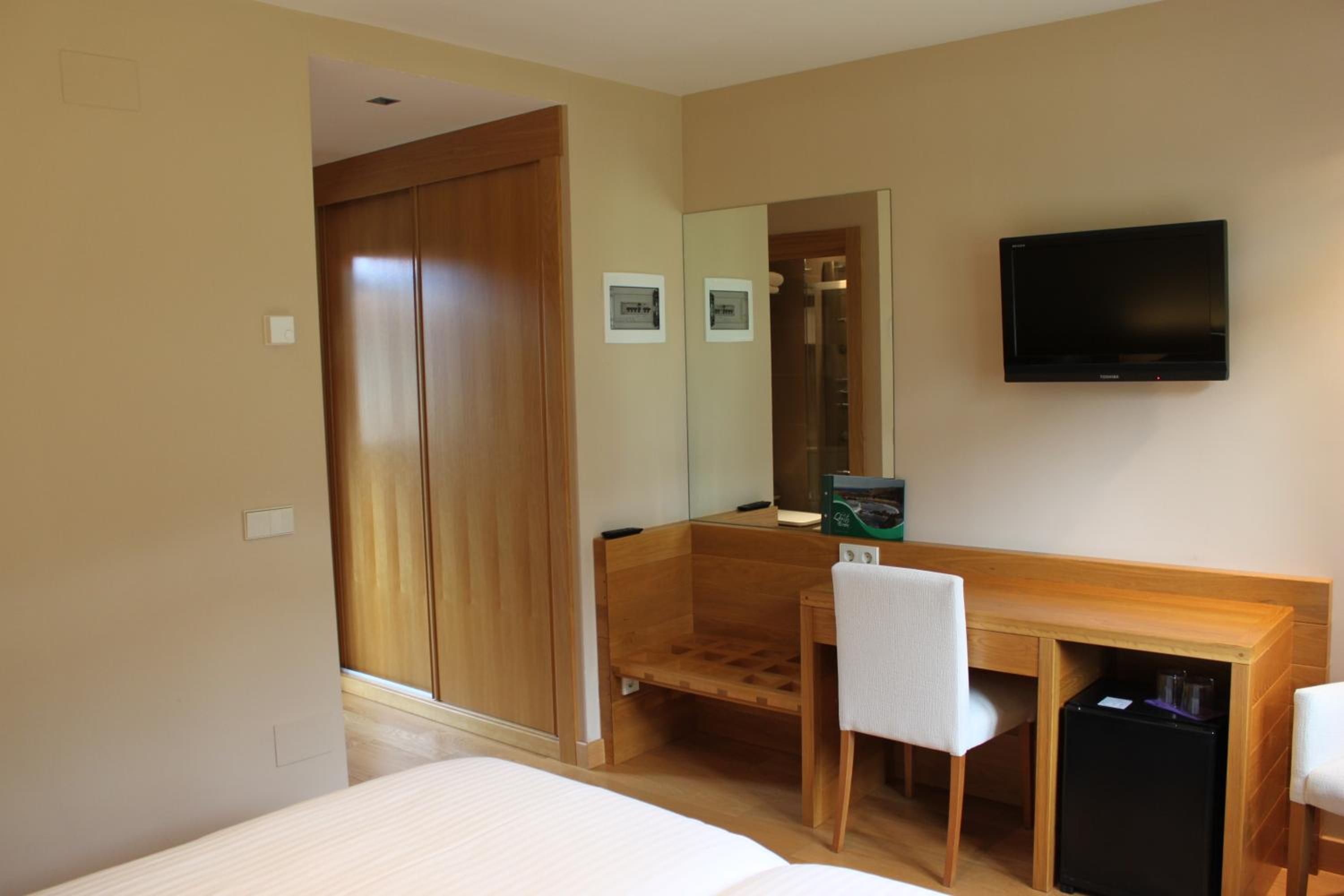 Double or Twin Room - Photo 7