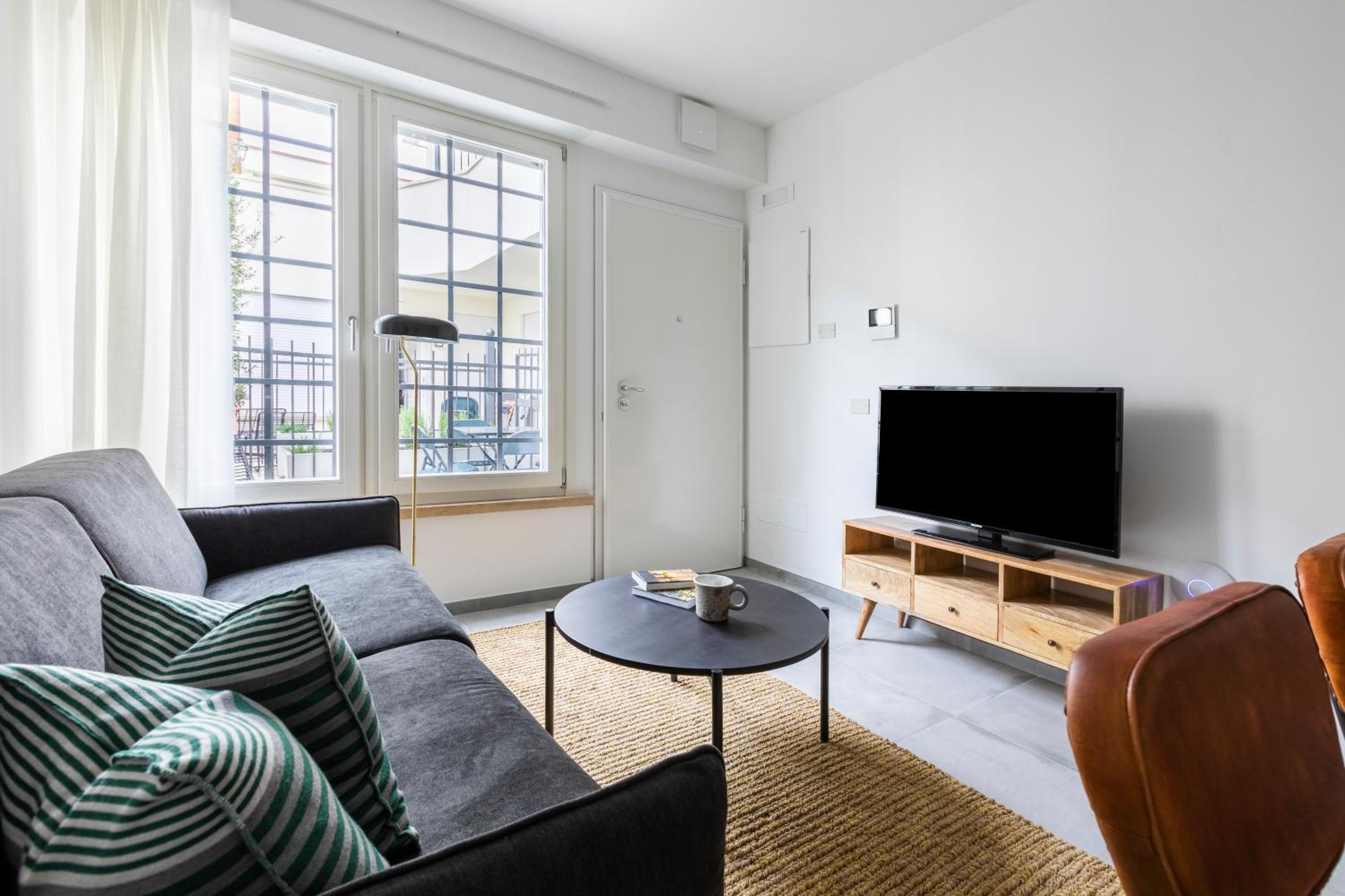 Spacious Apartment - 2 Bedroom photo 1