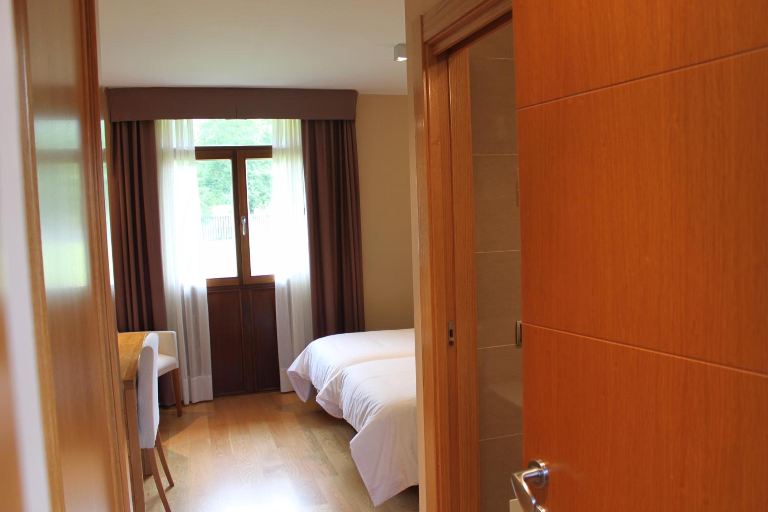 Double or Twin Room - Photo 19