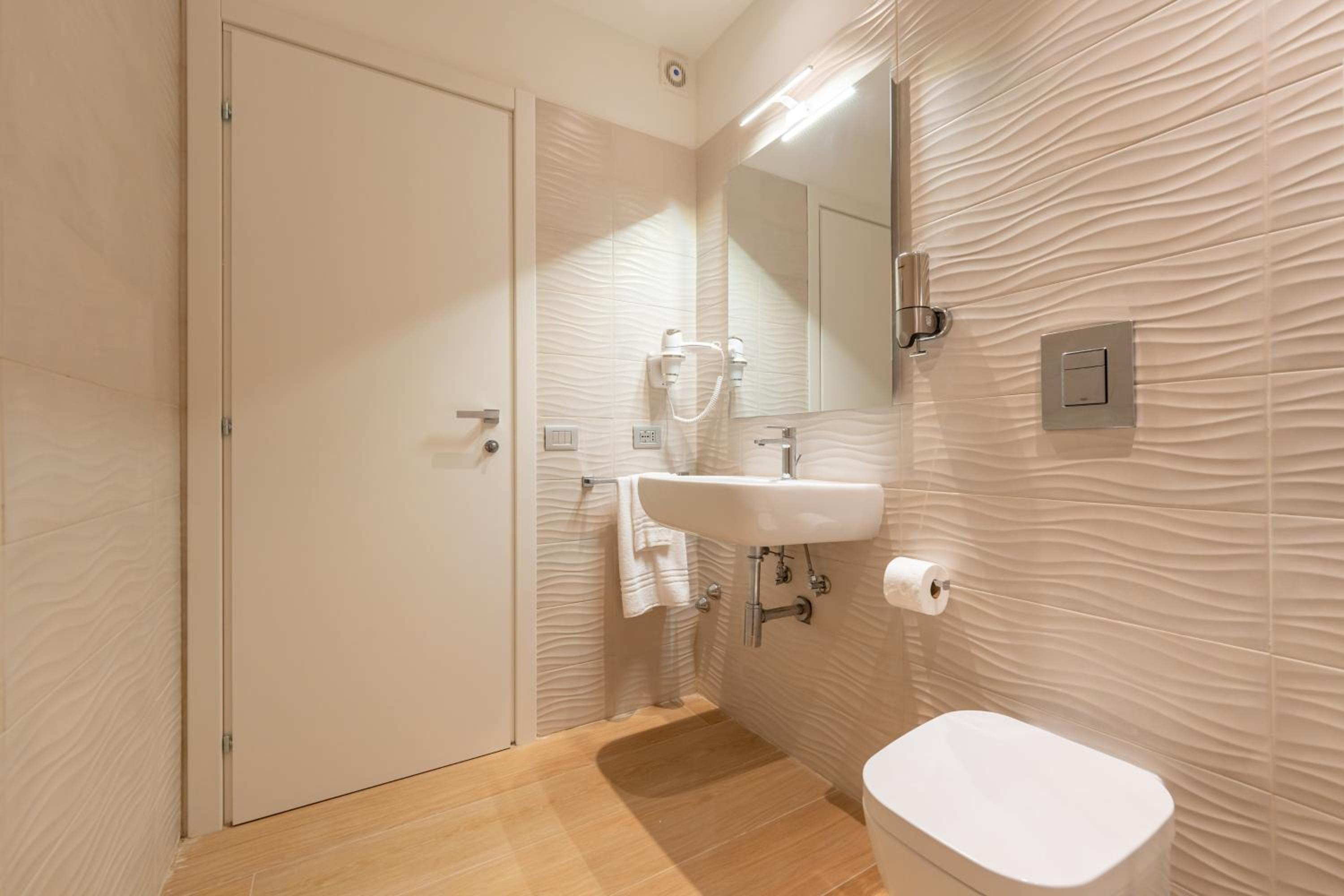 Family Room with Private Bathroom photo 3