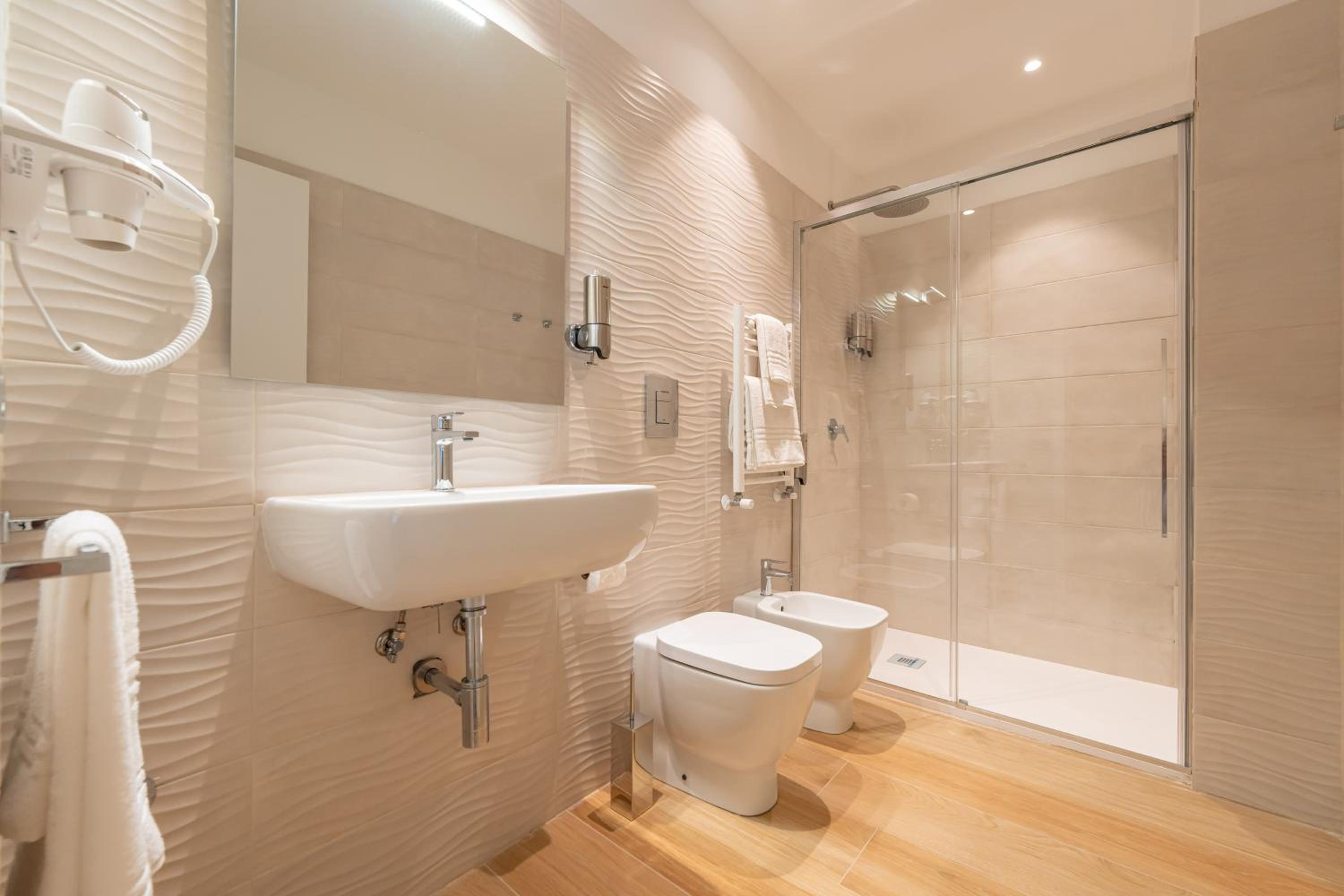 Double Room with Private Bathroom photo 3