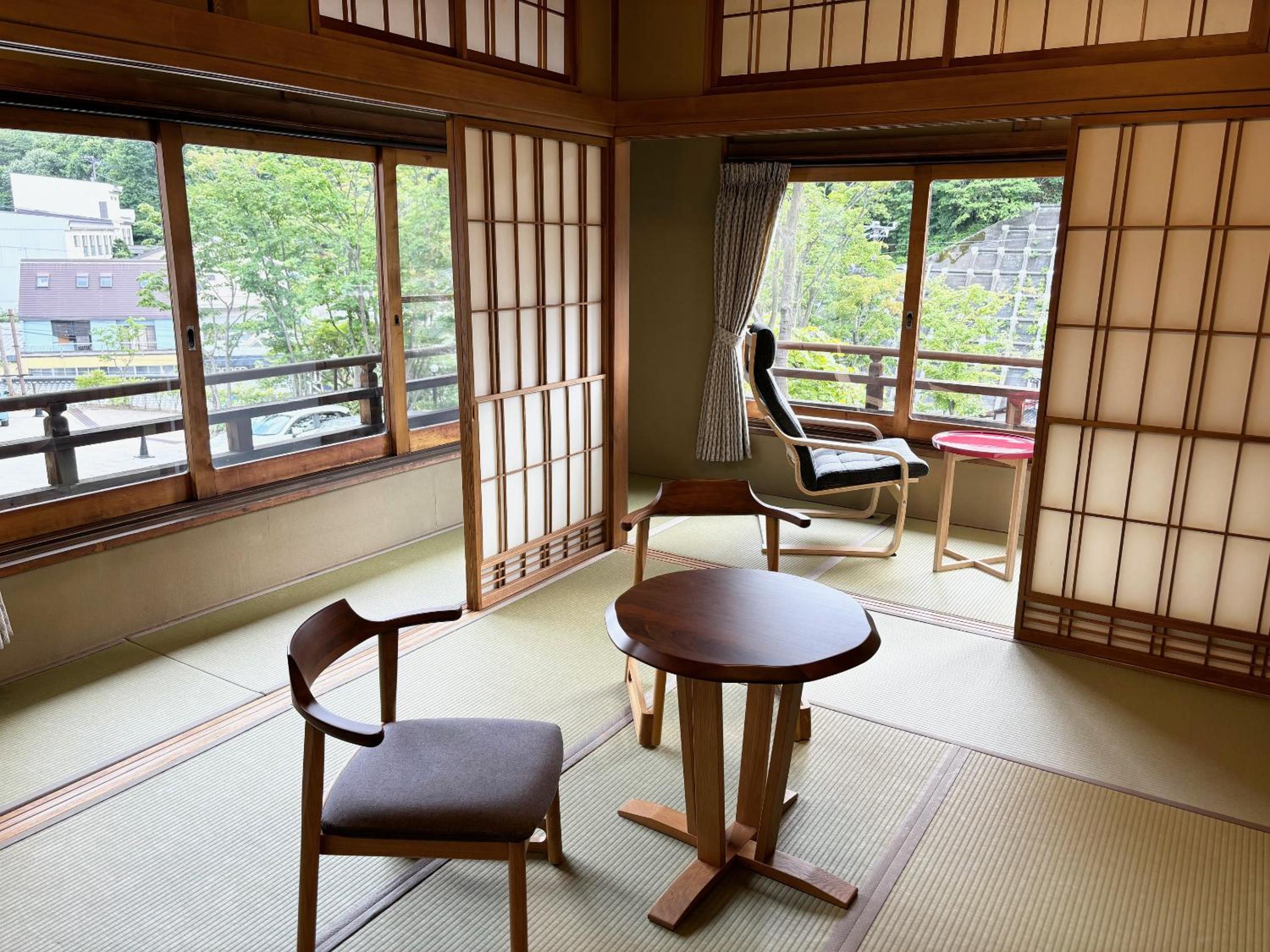 Corner Japanese Style Room with Futon - No Bath, No Shower - Photo 5