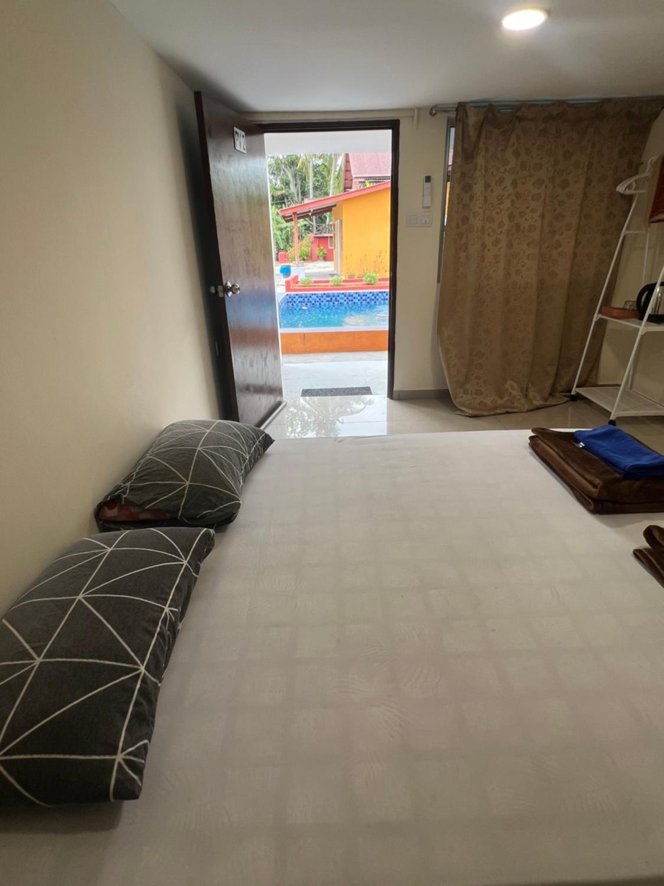 Queen Room with Pool View photo 3