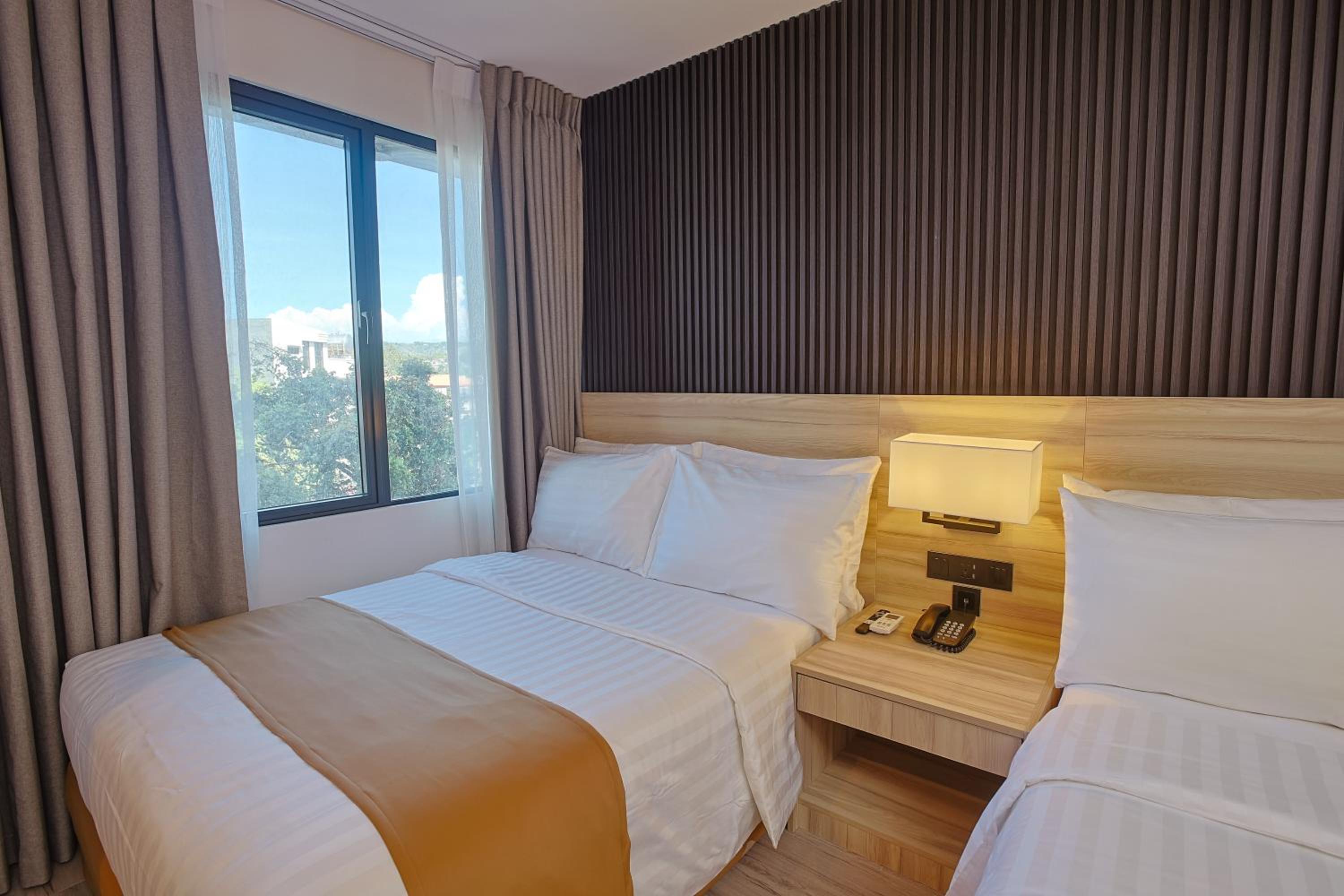 Deluxe Double Room with Two Double Beds photo 2