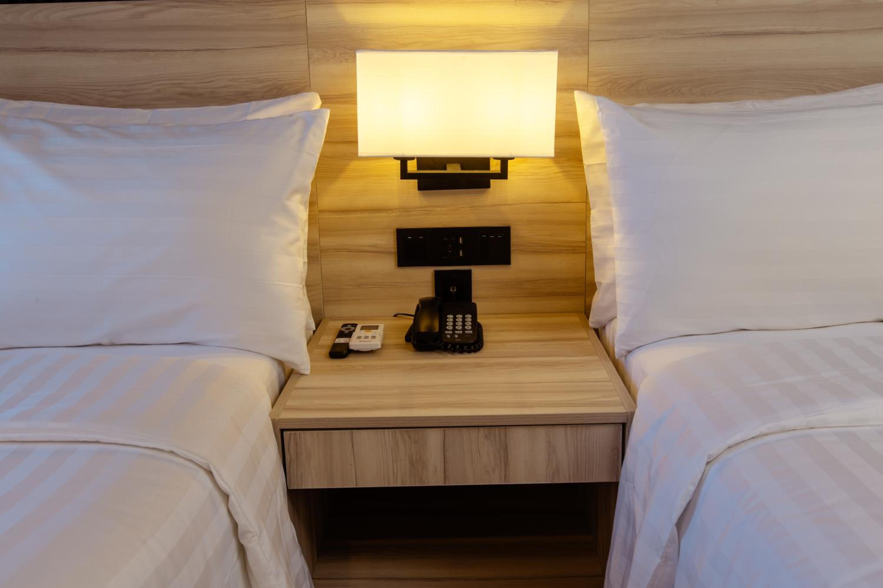 Deluxe Double Room with Two Double Beds photo 3