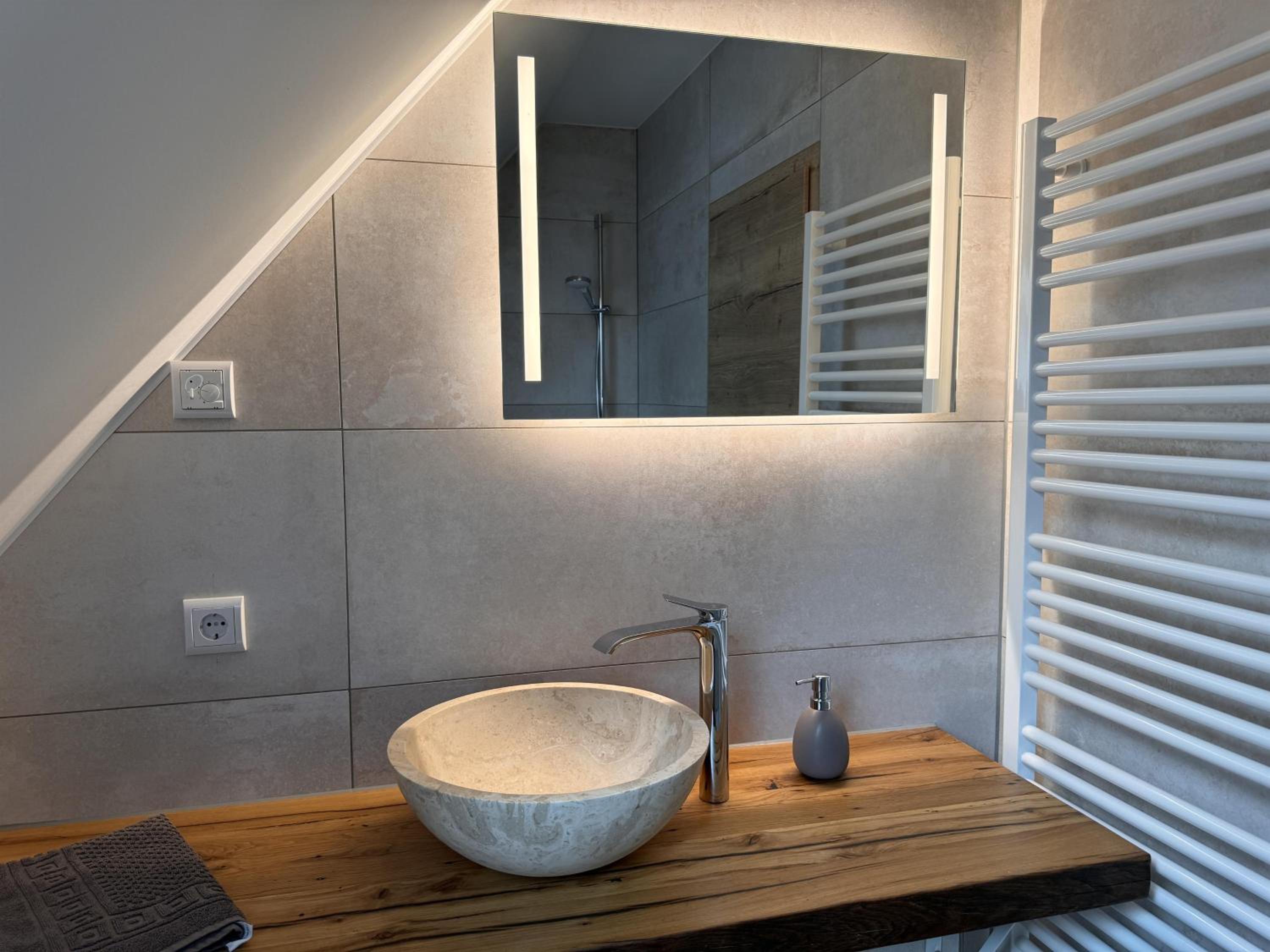 Apartment with Shower photo 3