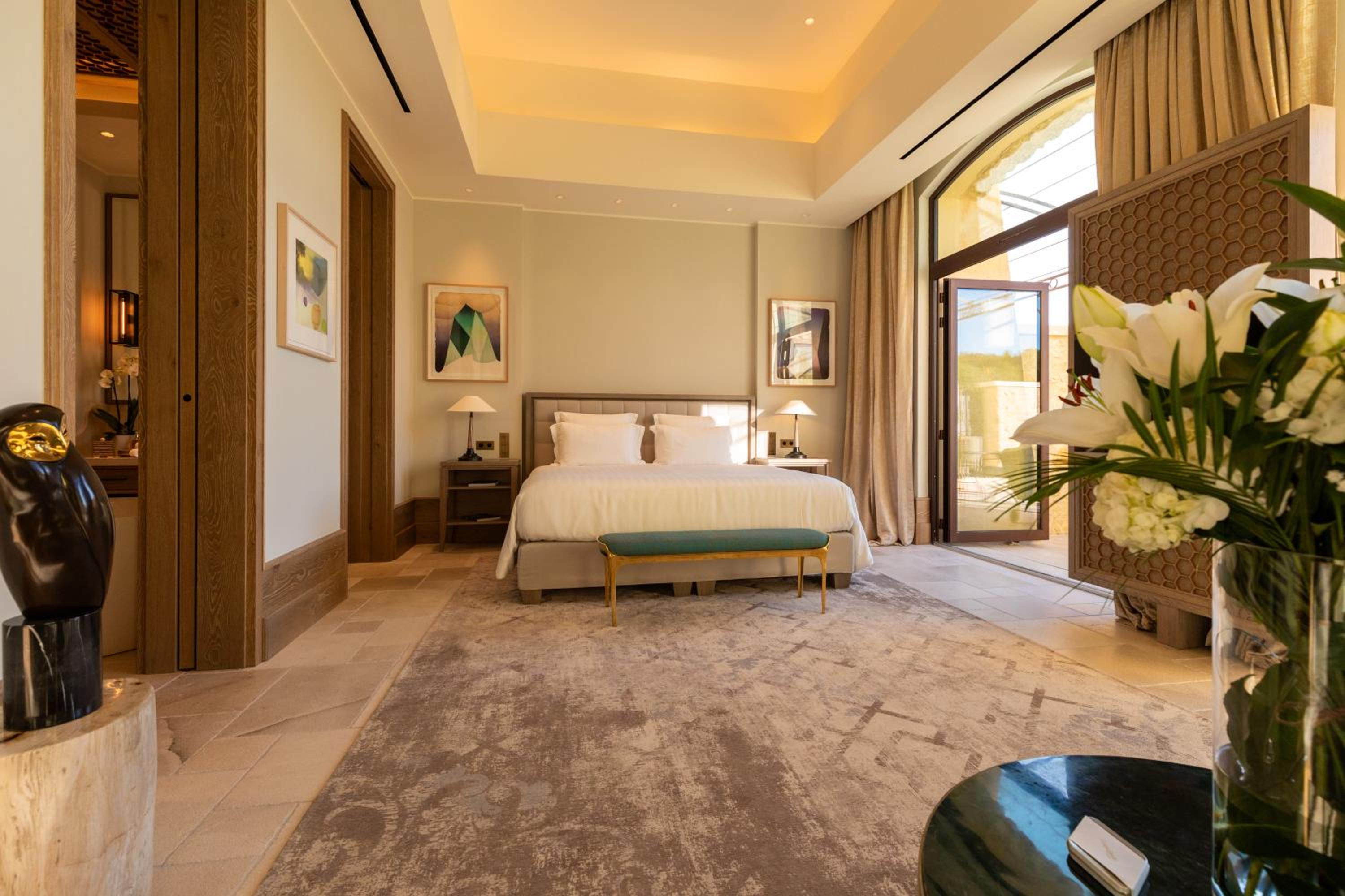 Suite with Hot Tub