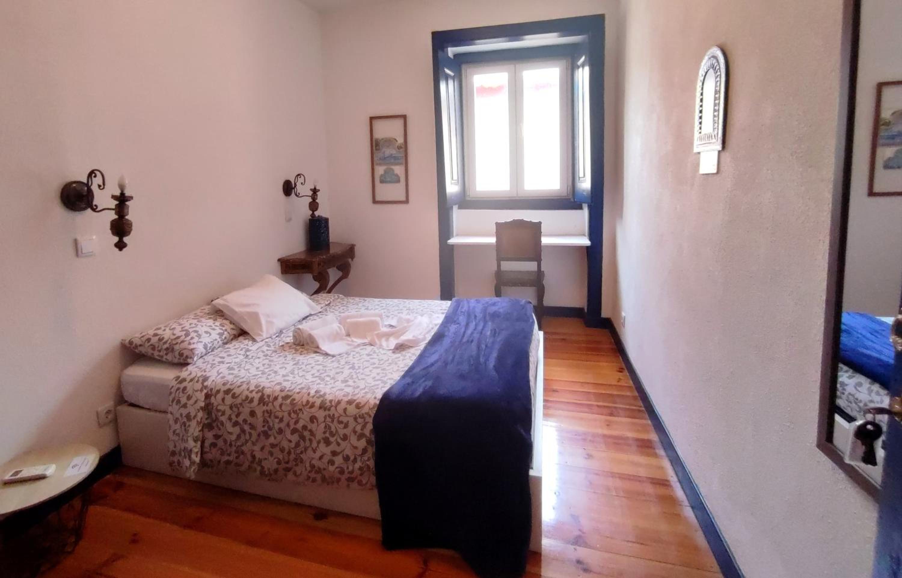 Double Room with Shared Bathroom photo 3