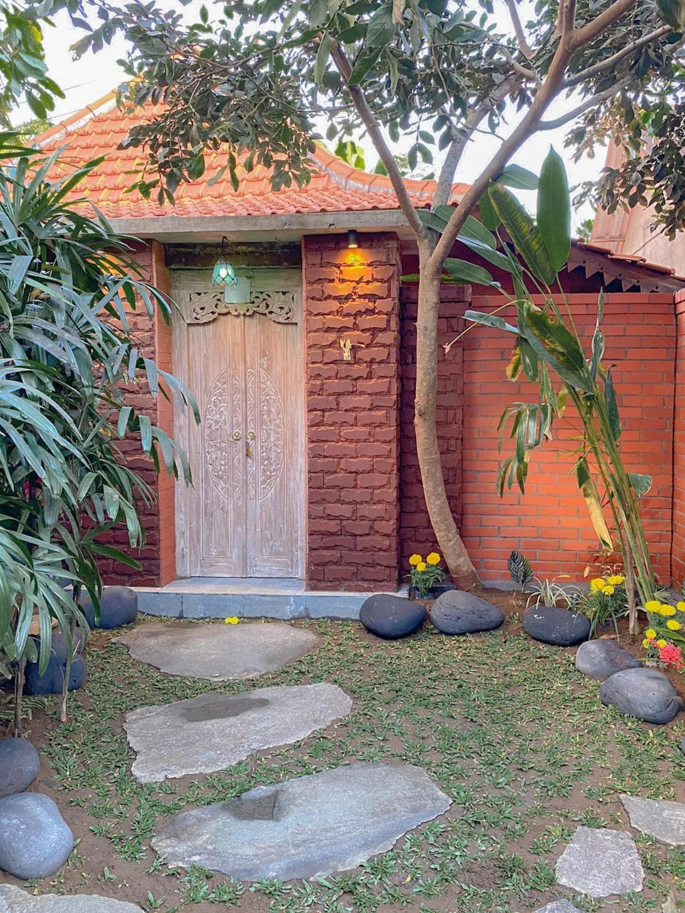 Villa with Private Pool - Photo 2