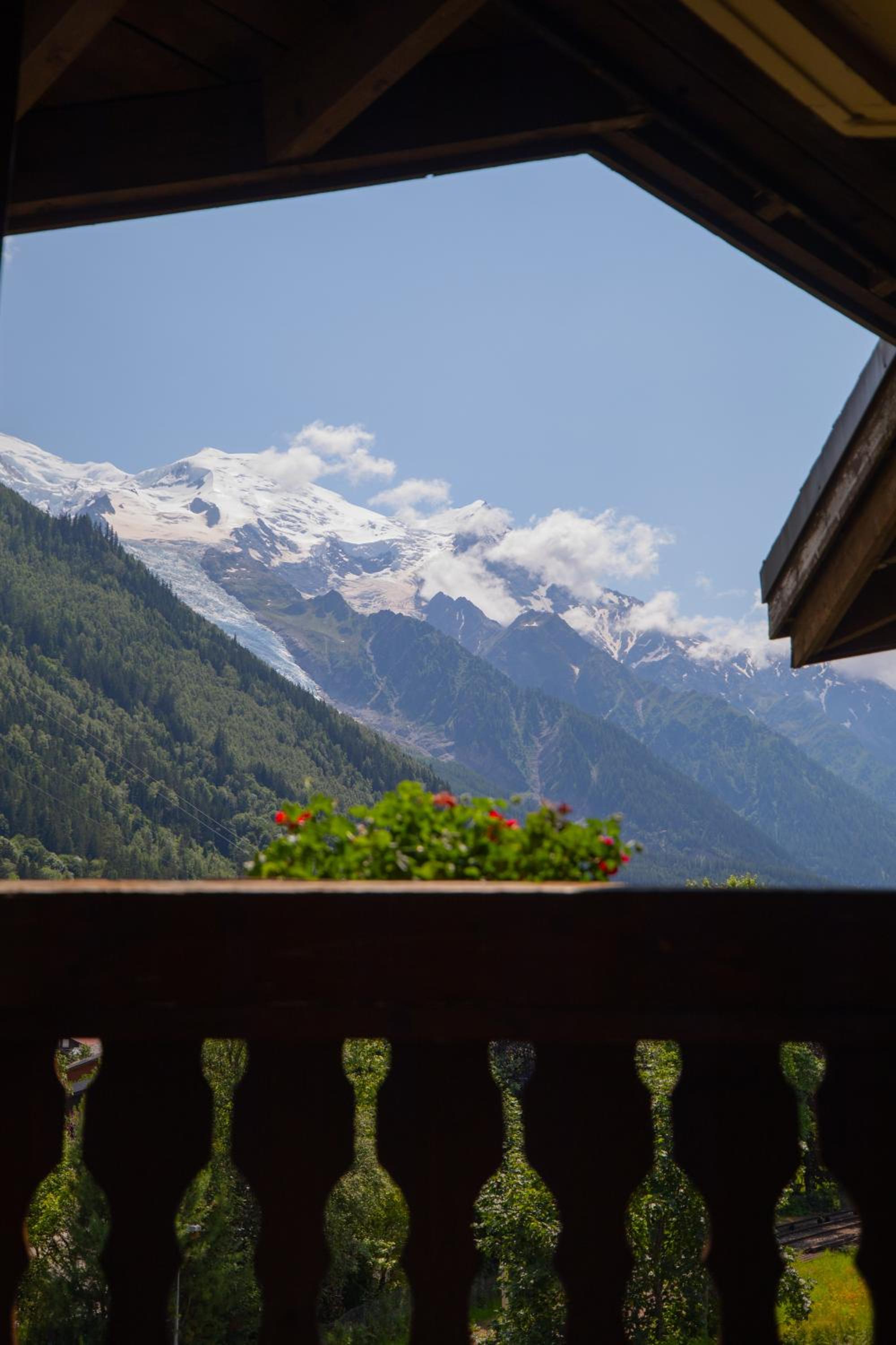 Prestige Double Room Mont-Blanc view - Photo 2