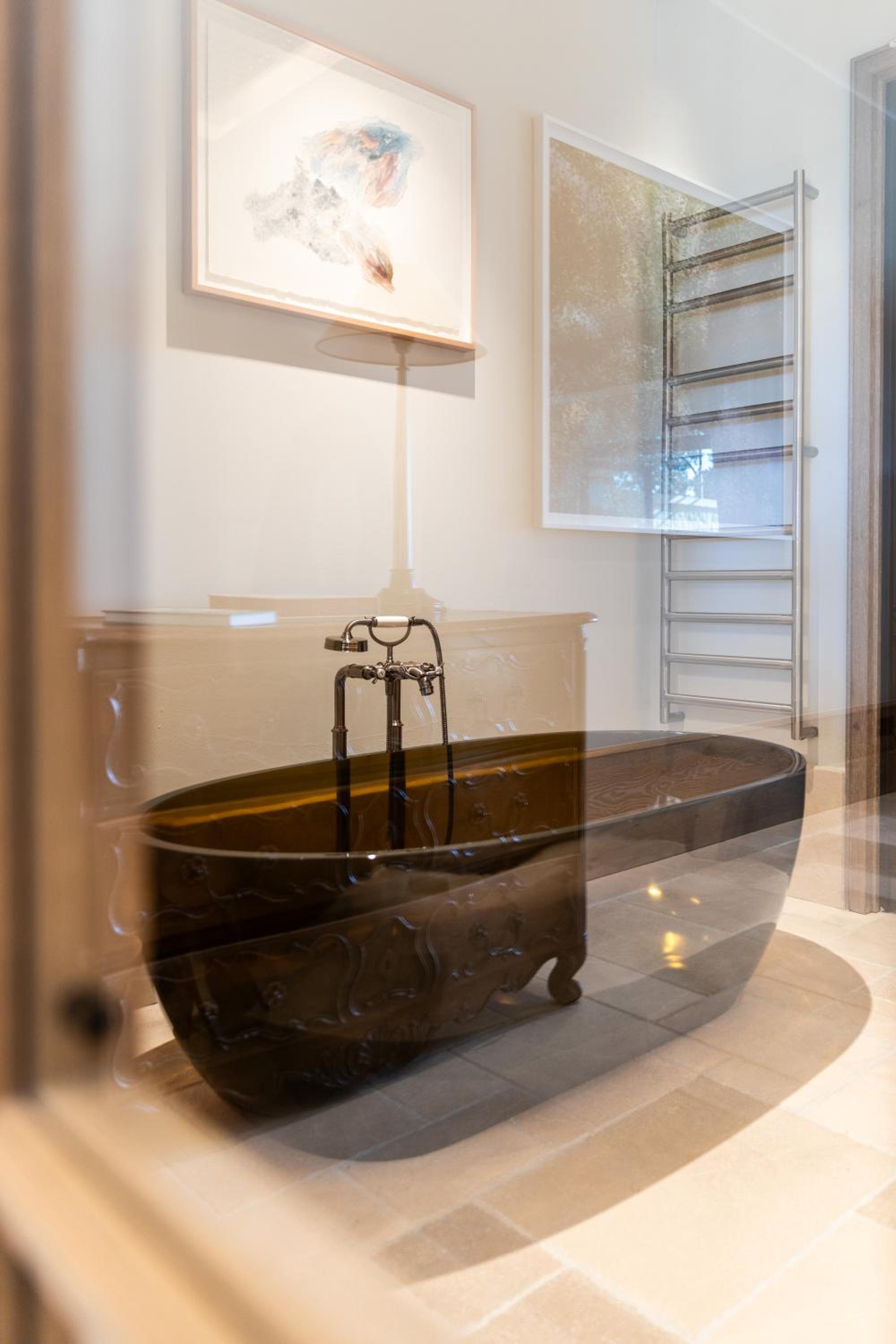 Suite with Hot Tub photo 3