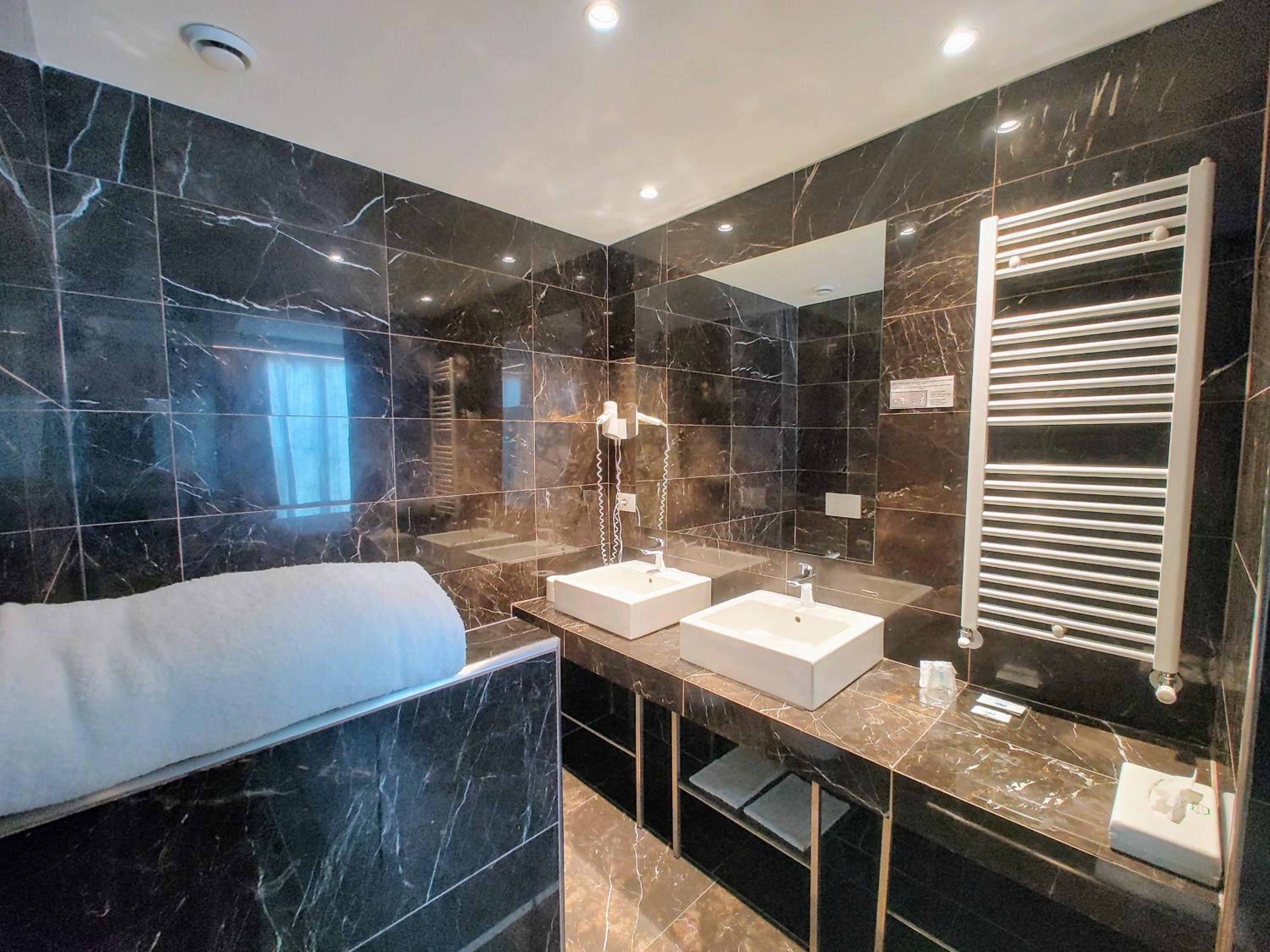 Superior Double Room - Photo 12