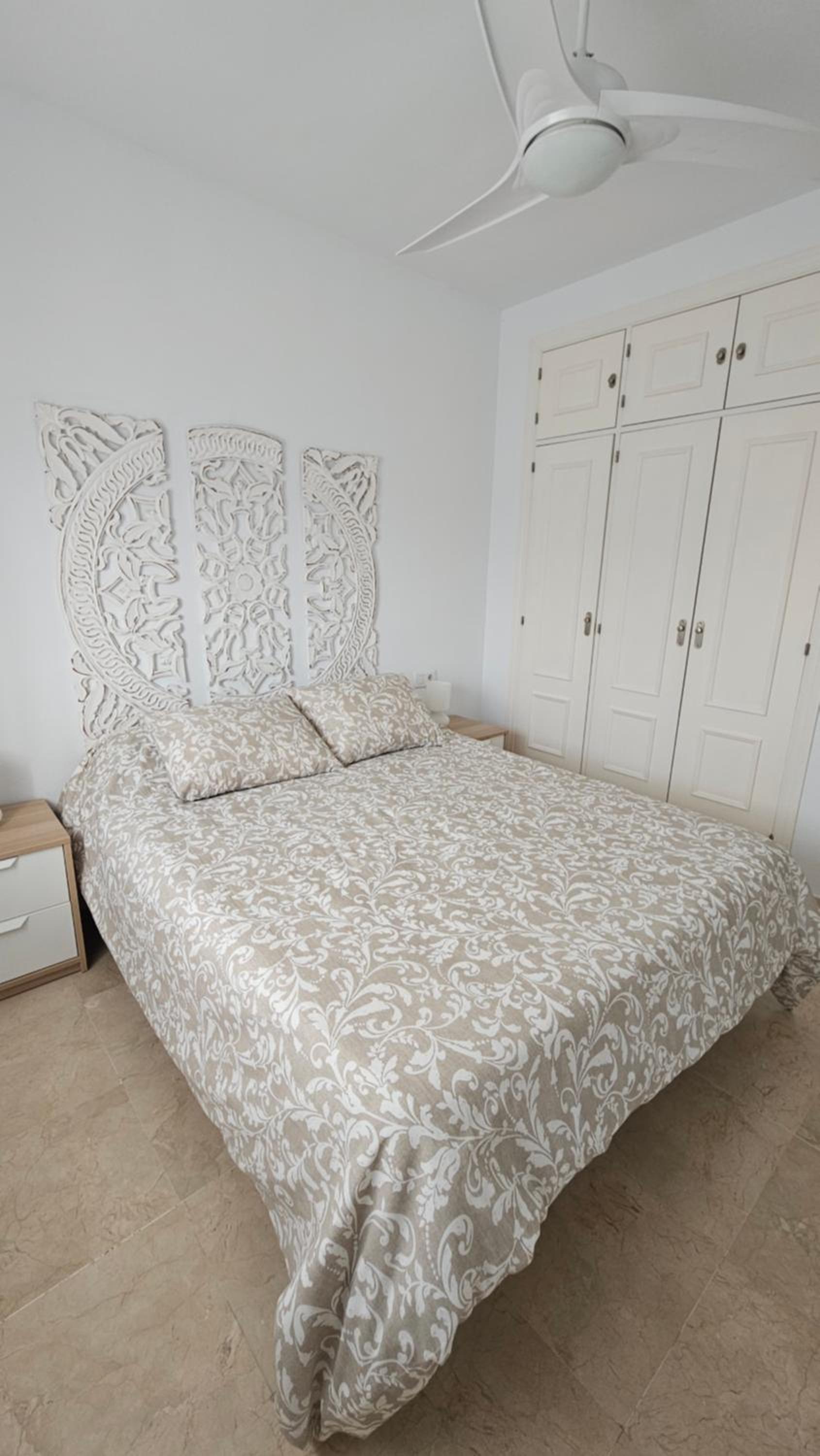 Apartamento de tres habitaciones con balcón