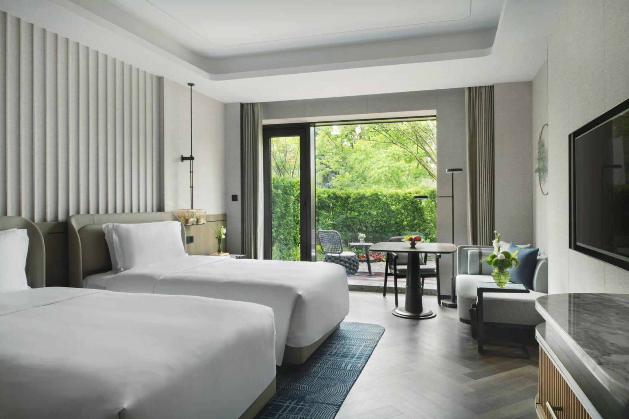 Classic Twin Room with Courtyard View photo 2