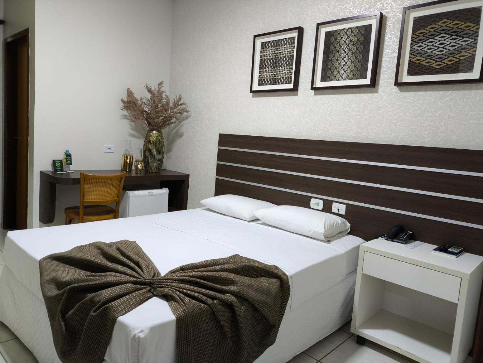 Queen Room photo 1