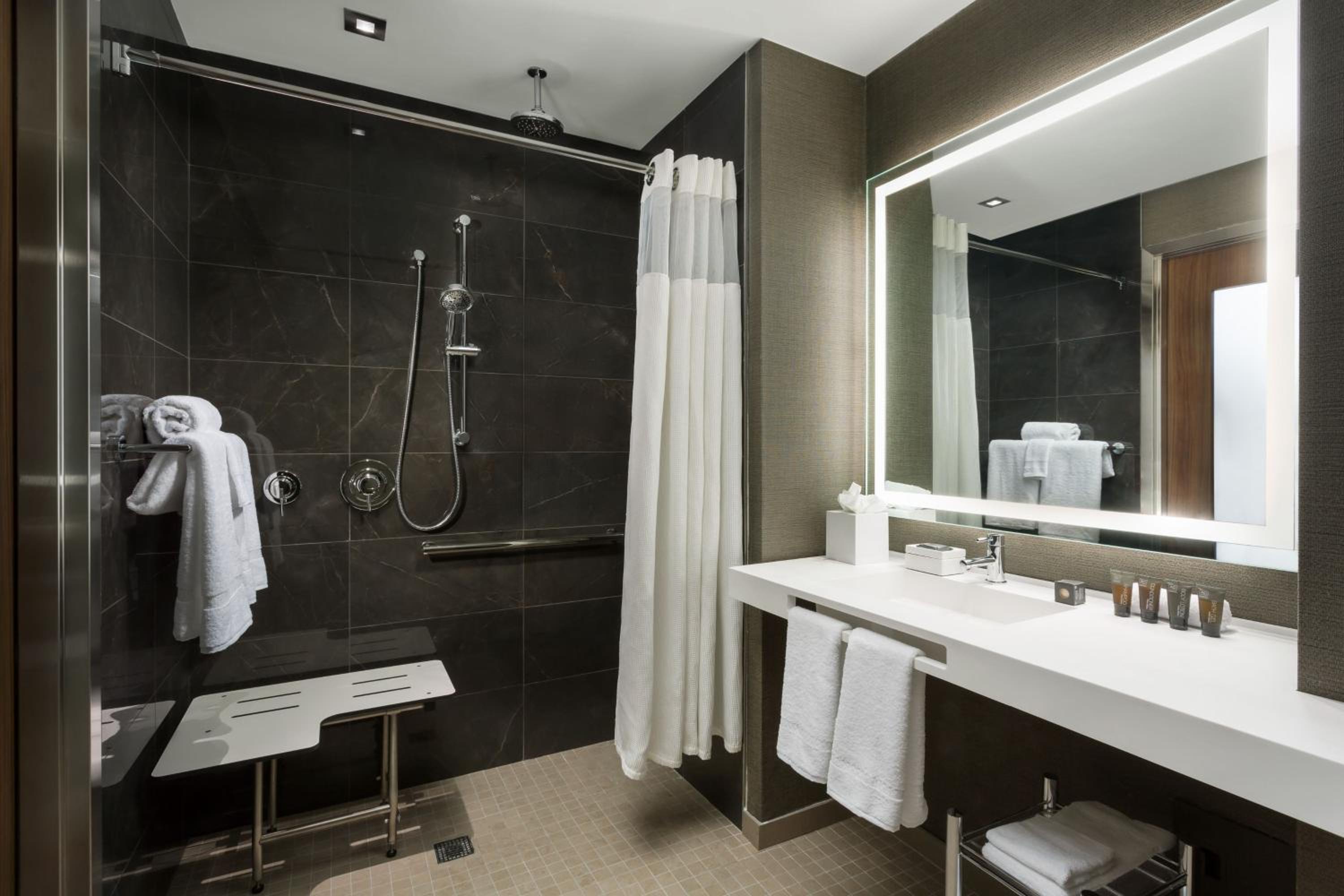 High Floor King Room photo 3