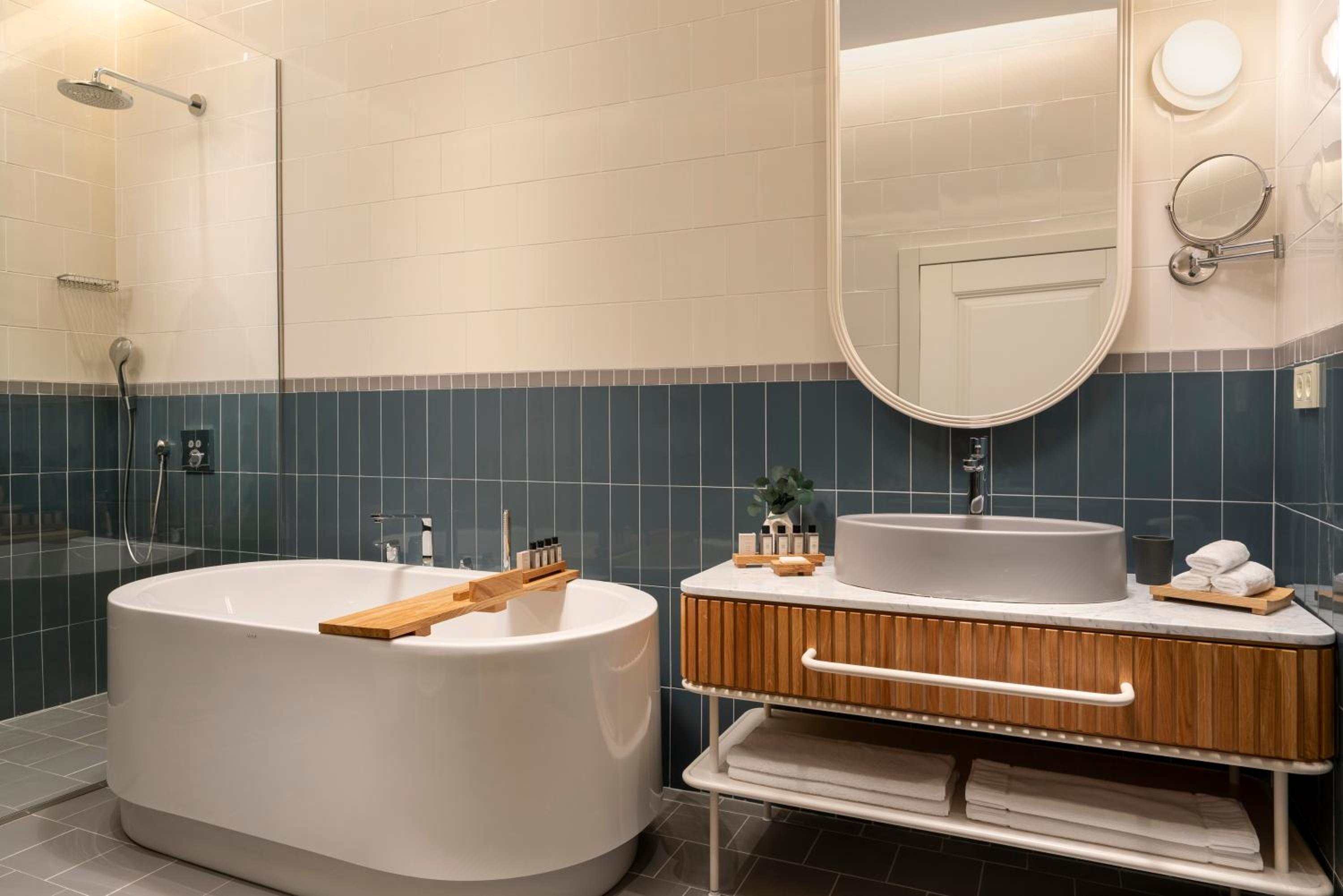 Suite with Hot Tub