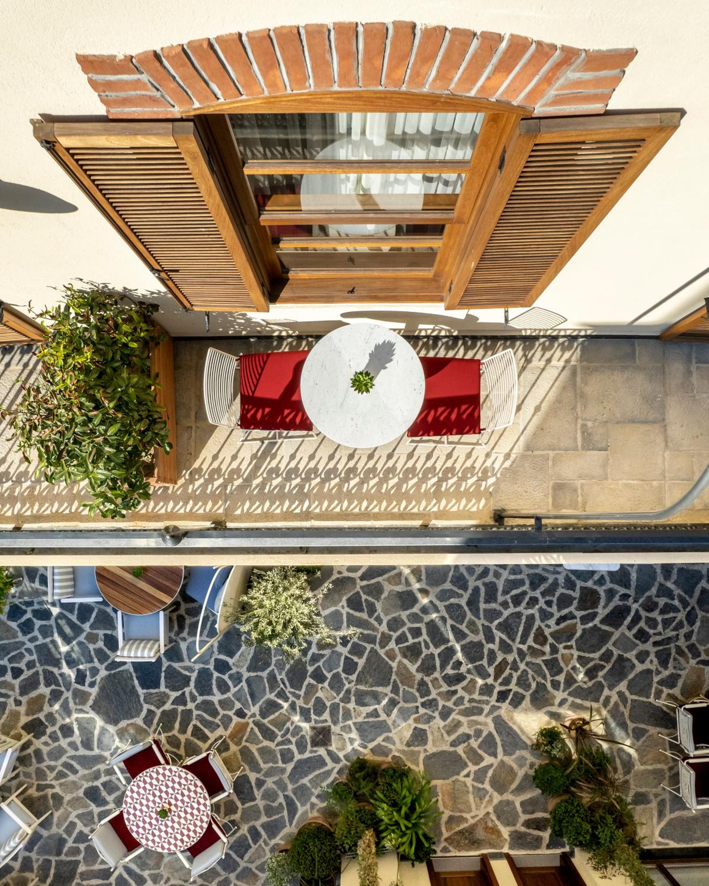Suite with Balcony thumbnail 5