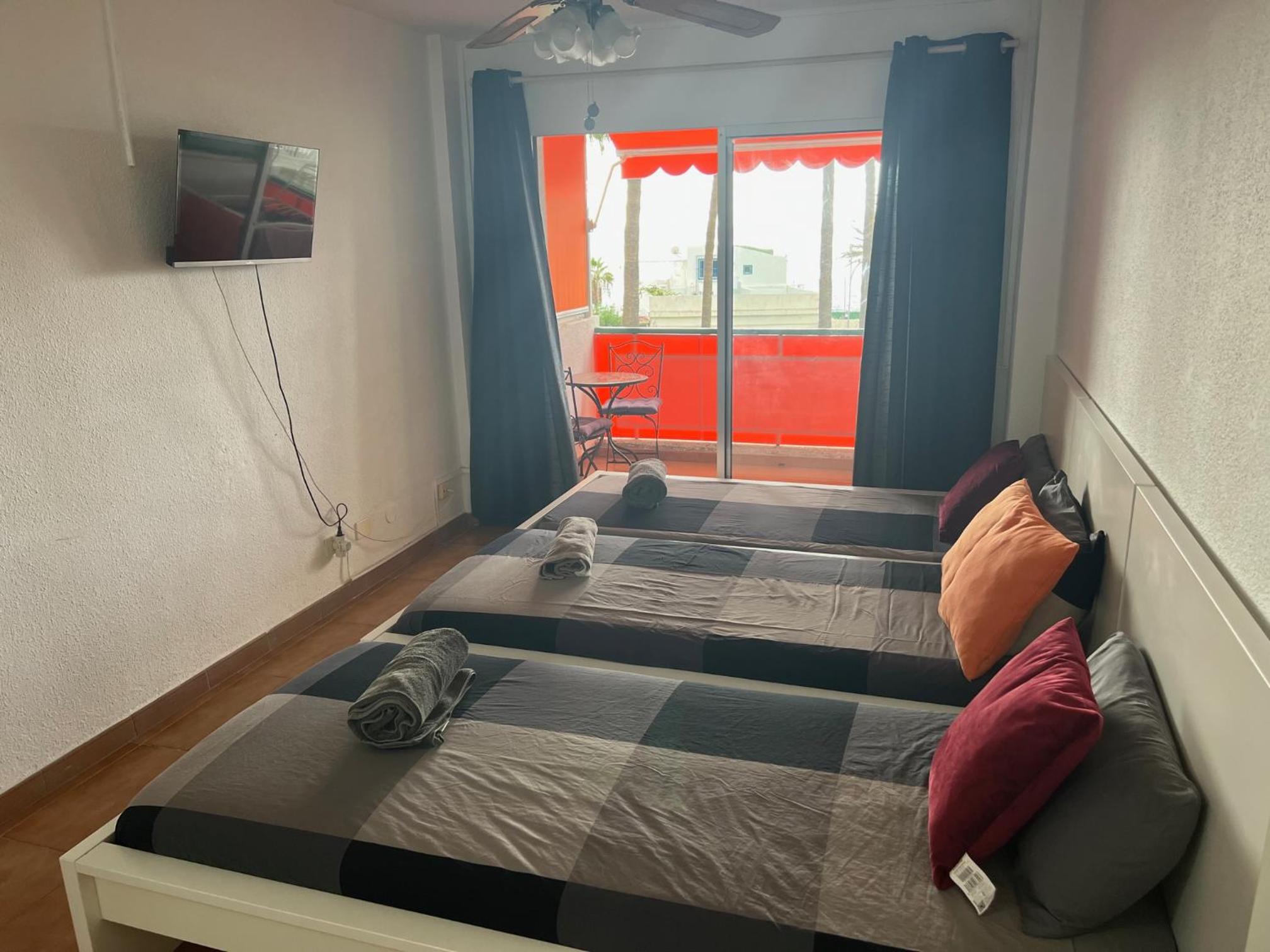 Estudio con vista al mar