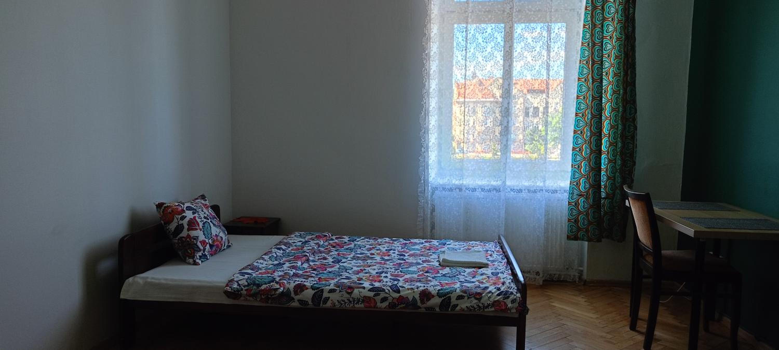 Small Single Room photo 3