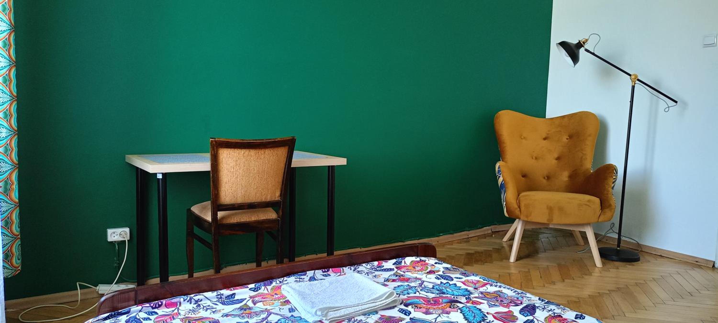 Small Single Room photo 2