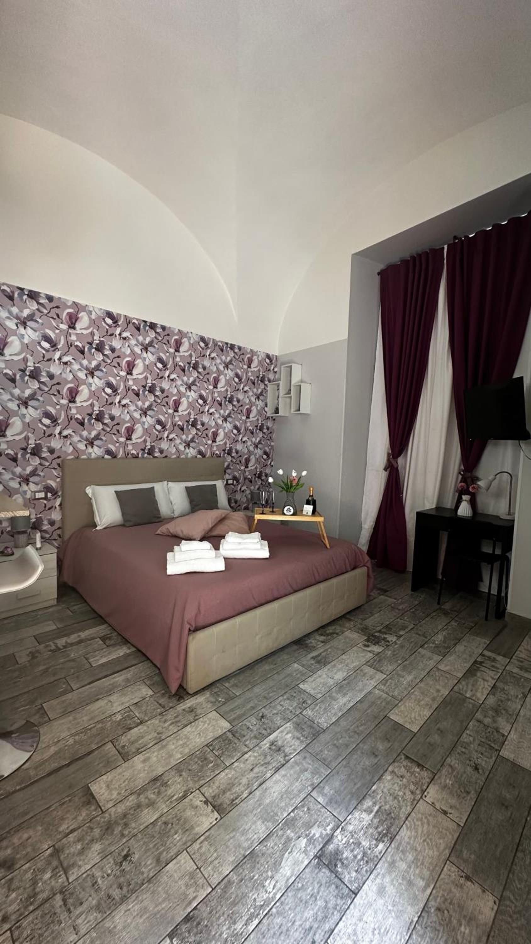 One-Bedroom Apartment - Photo 1