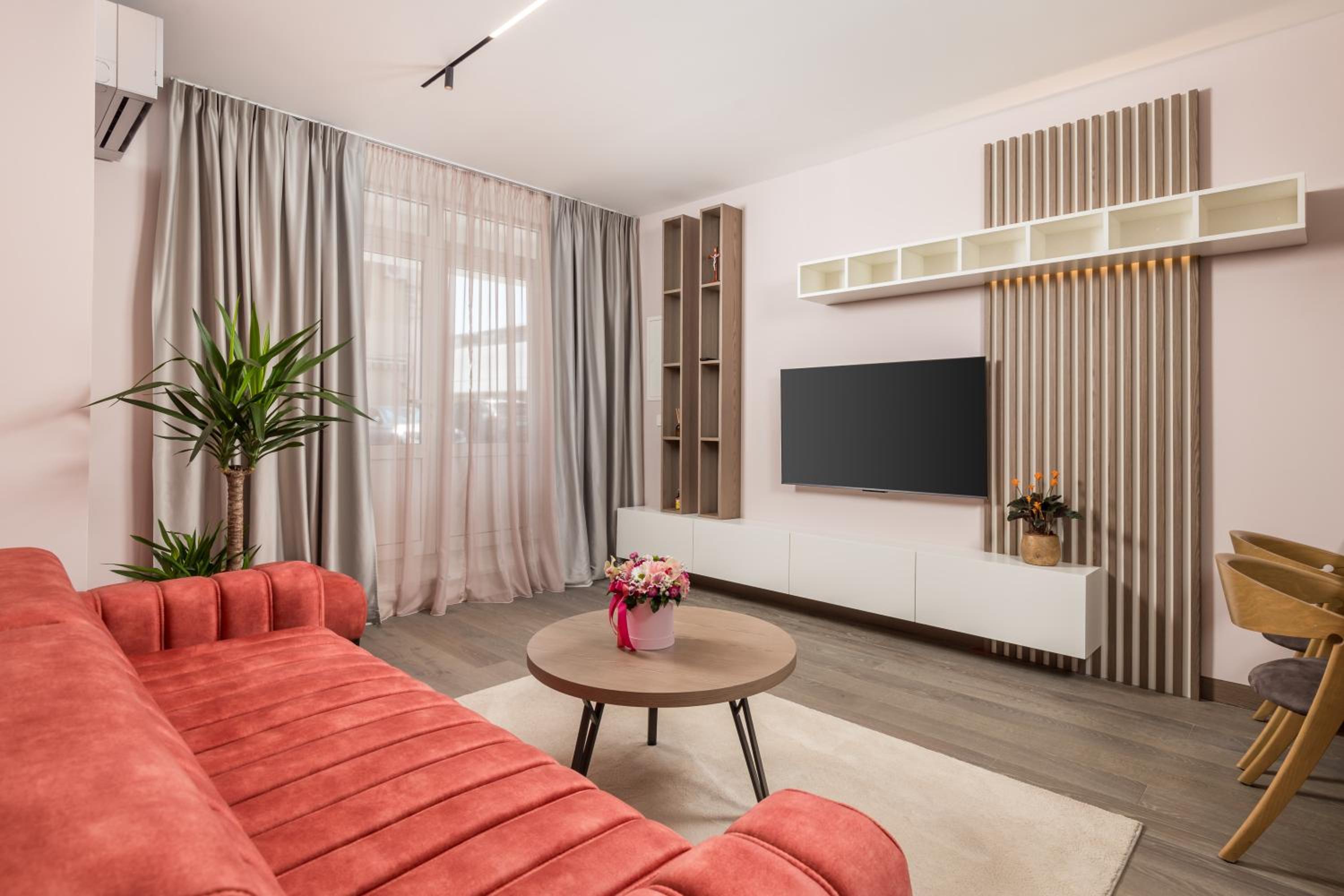 Apartment with Terrace - Photo 4
