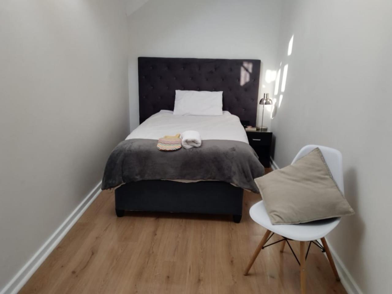 Four-Bedroom Apartment with Balcony  photo 1