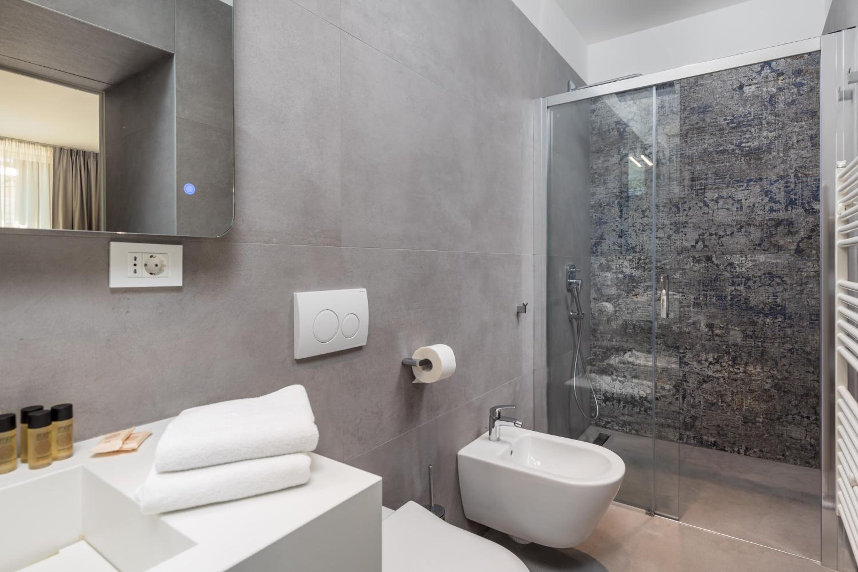 Apartment with Terrace - Photo 3