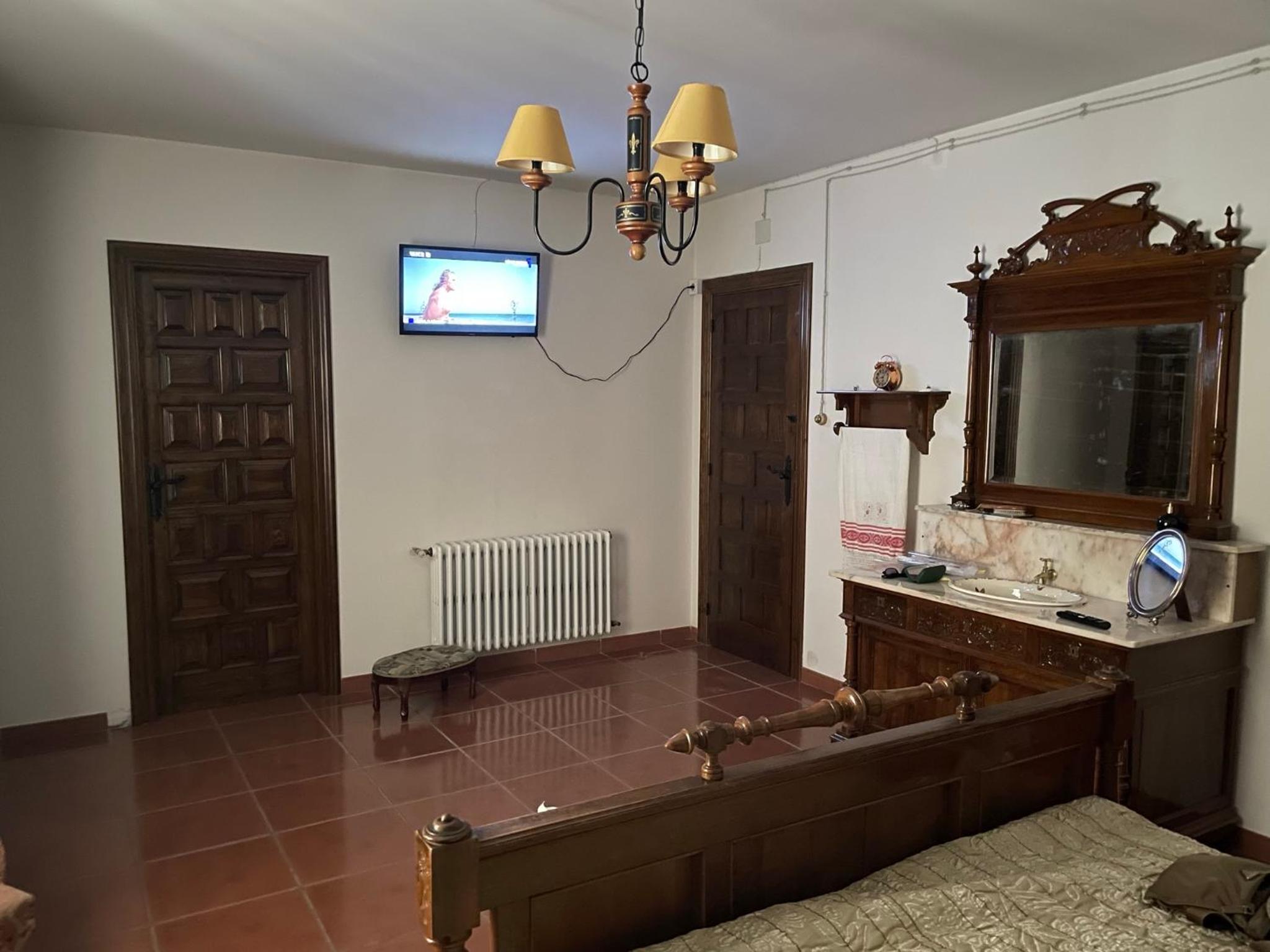 Suite with City View - Photo 7