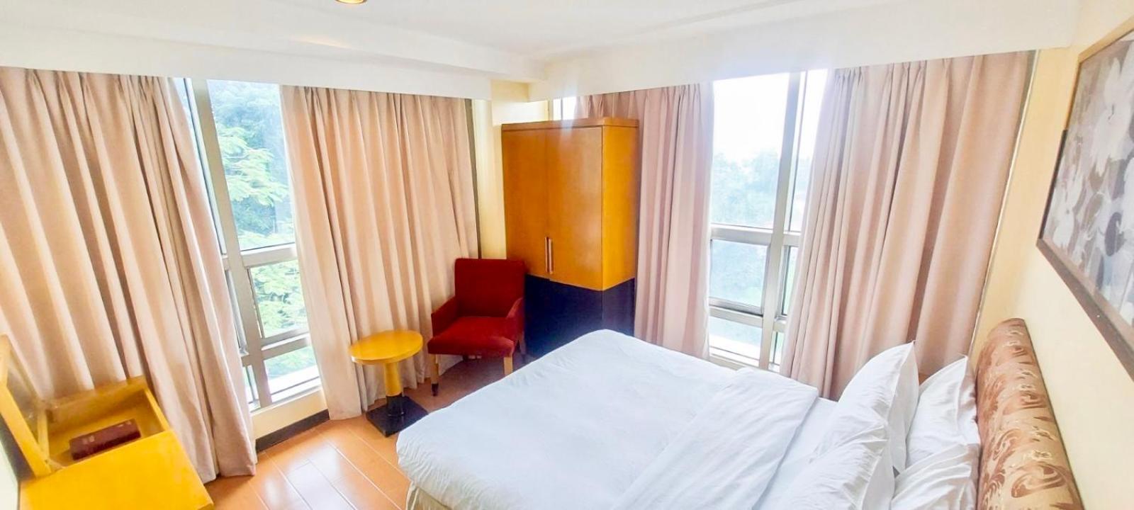 One-Bedroom Suite - Photo 3