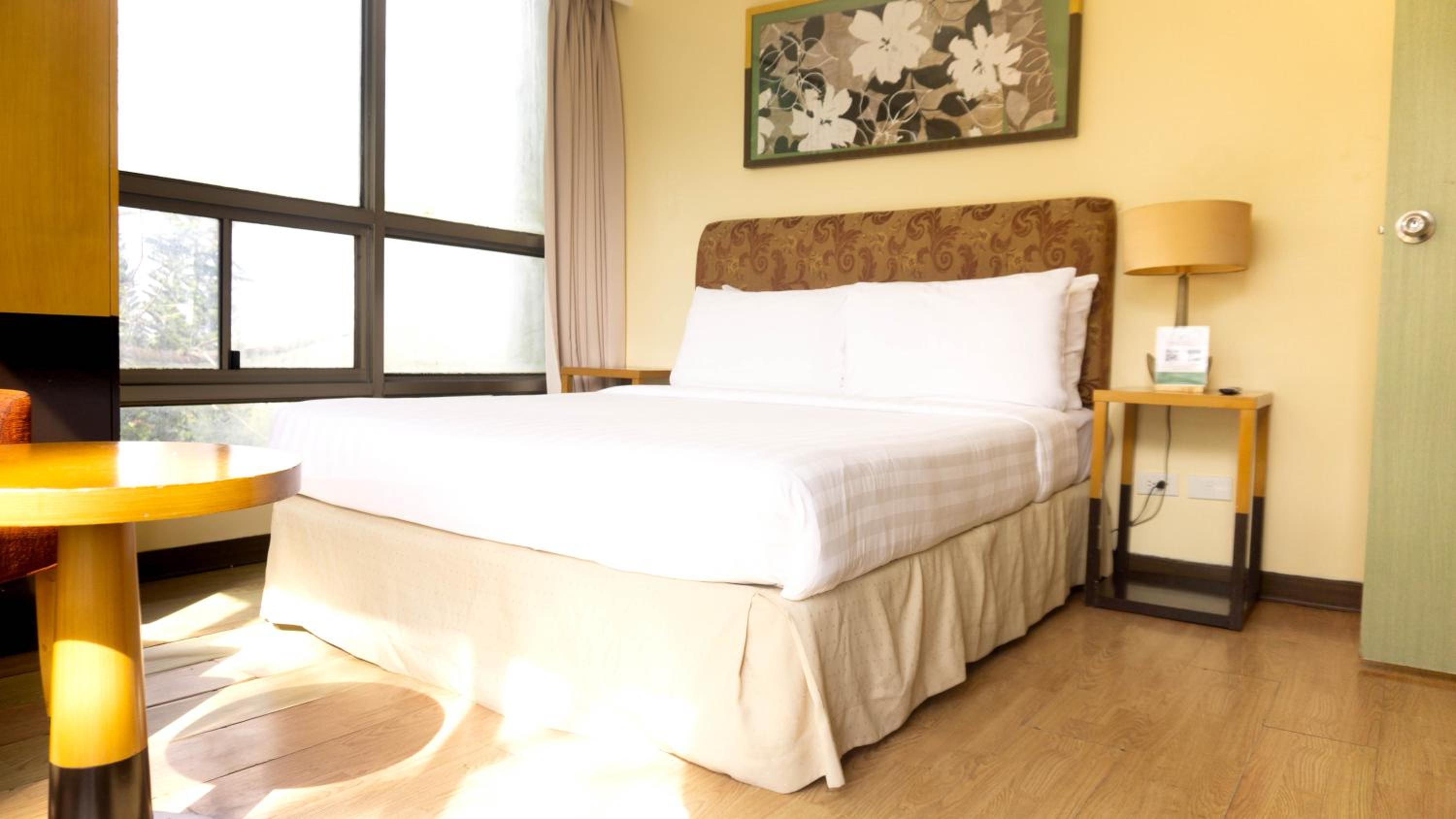 One-Bedroom Suite - Photo 10