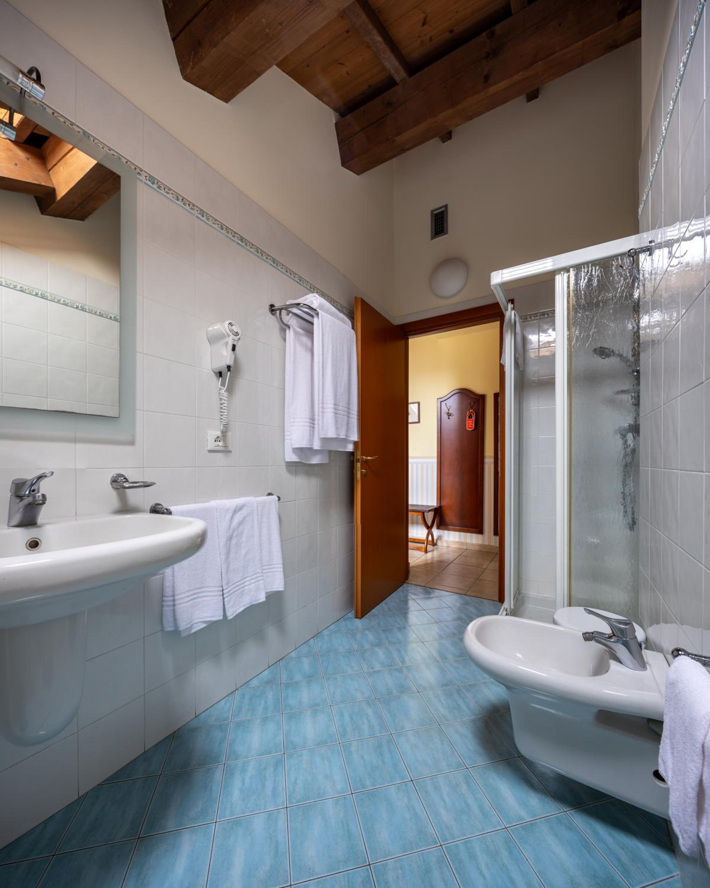 Family Junior Suite - Photo 8