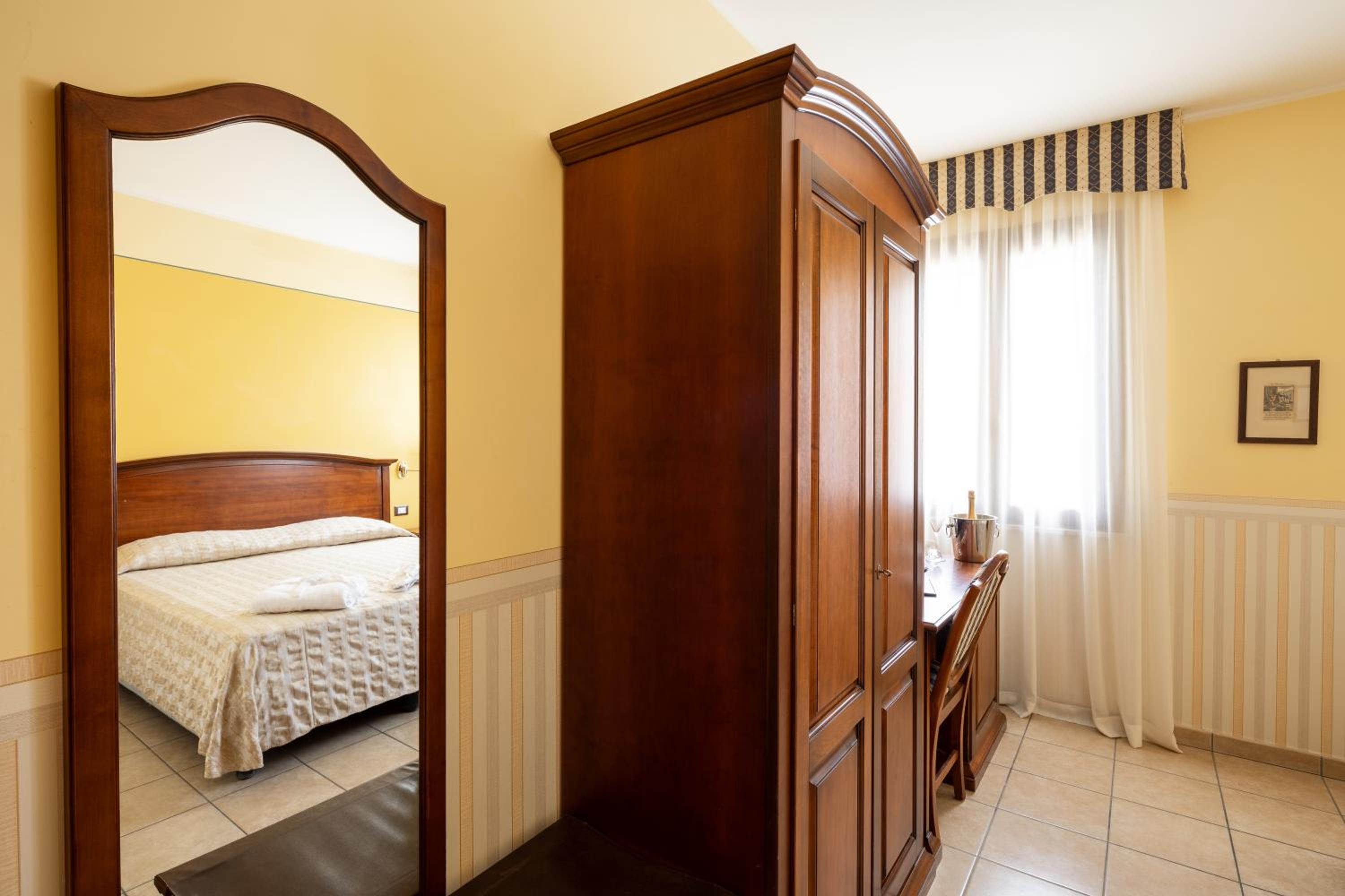 Double Room with Balcony photo 2