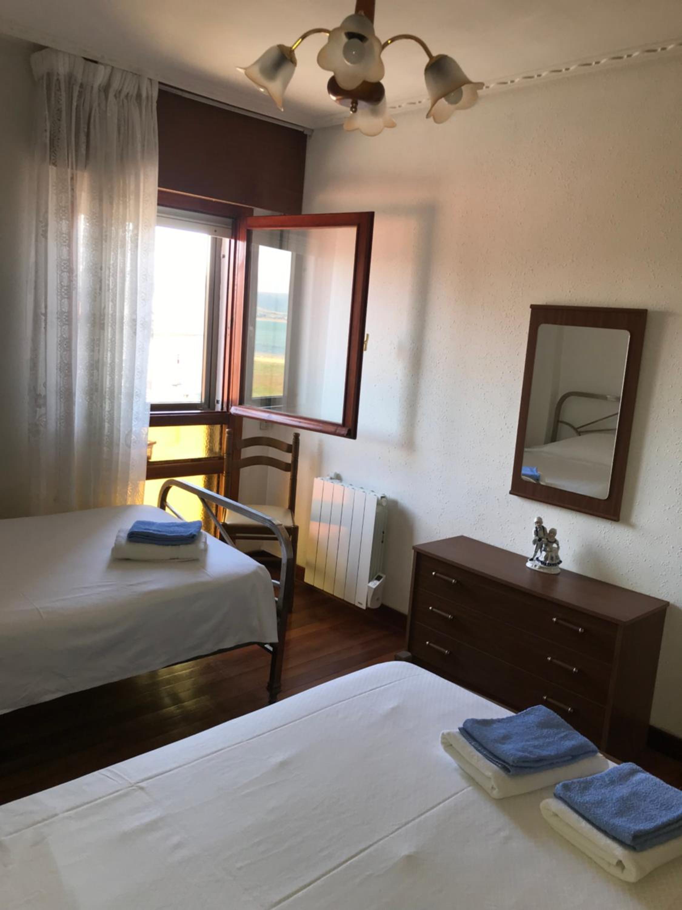 Apartamento de tres habitaciones con vista al lago