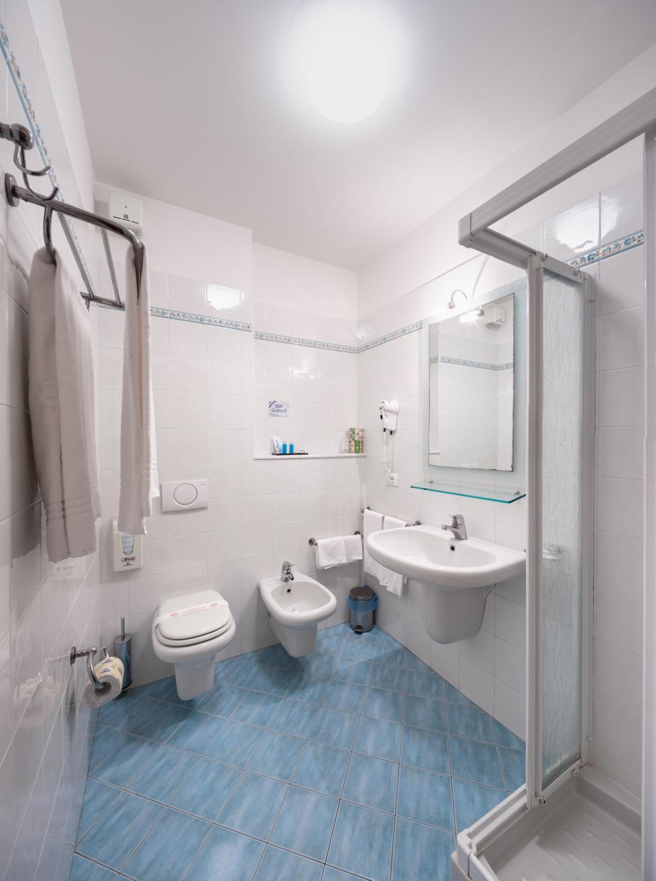 Double Room - Photo 7