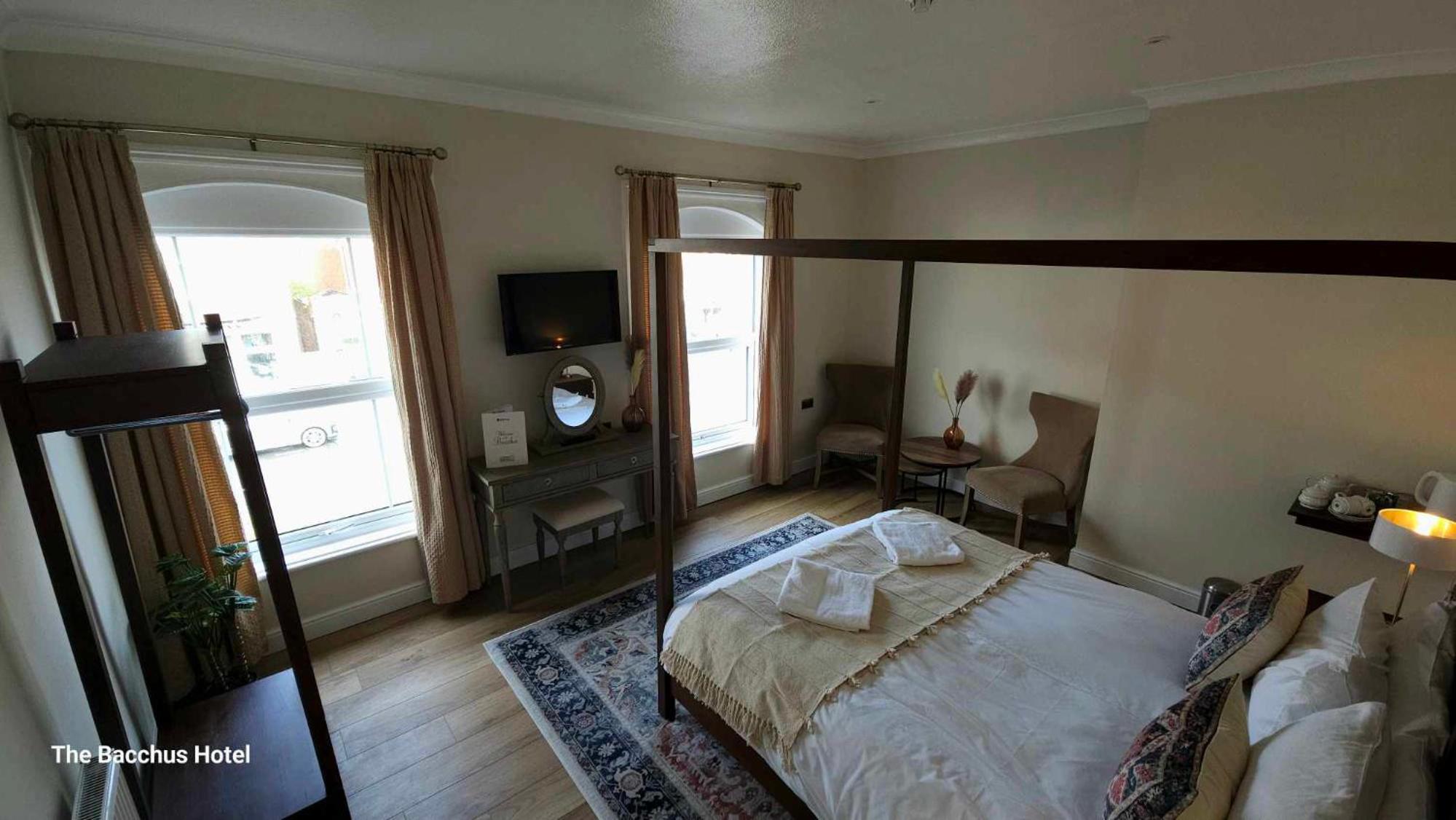 Deluxe King Suite photo 1
