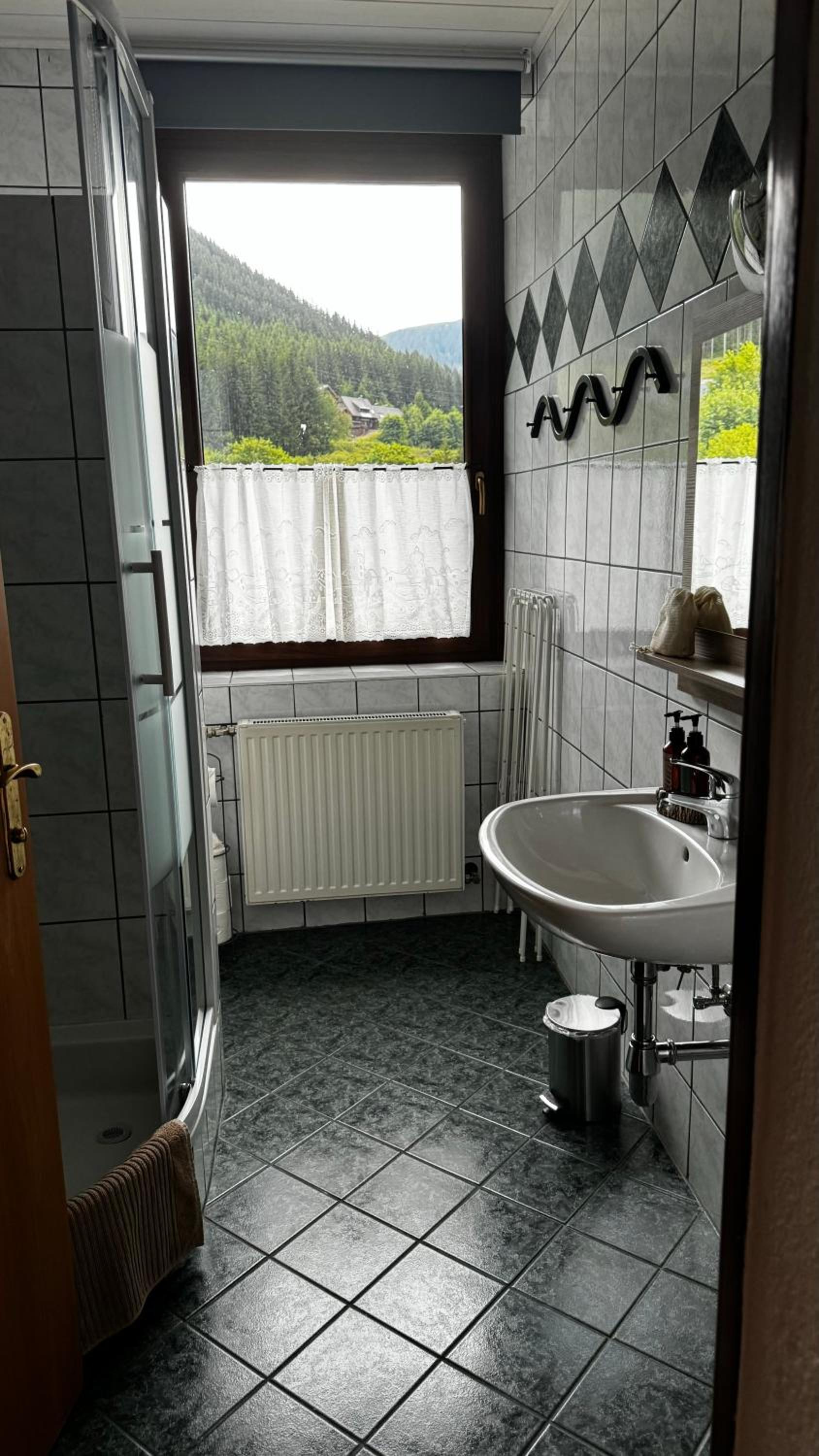 Two-Bedroom Apartment with Mountain View photo 3