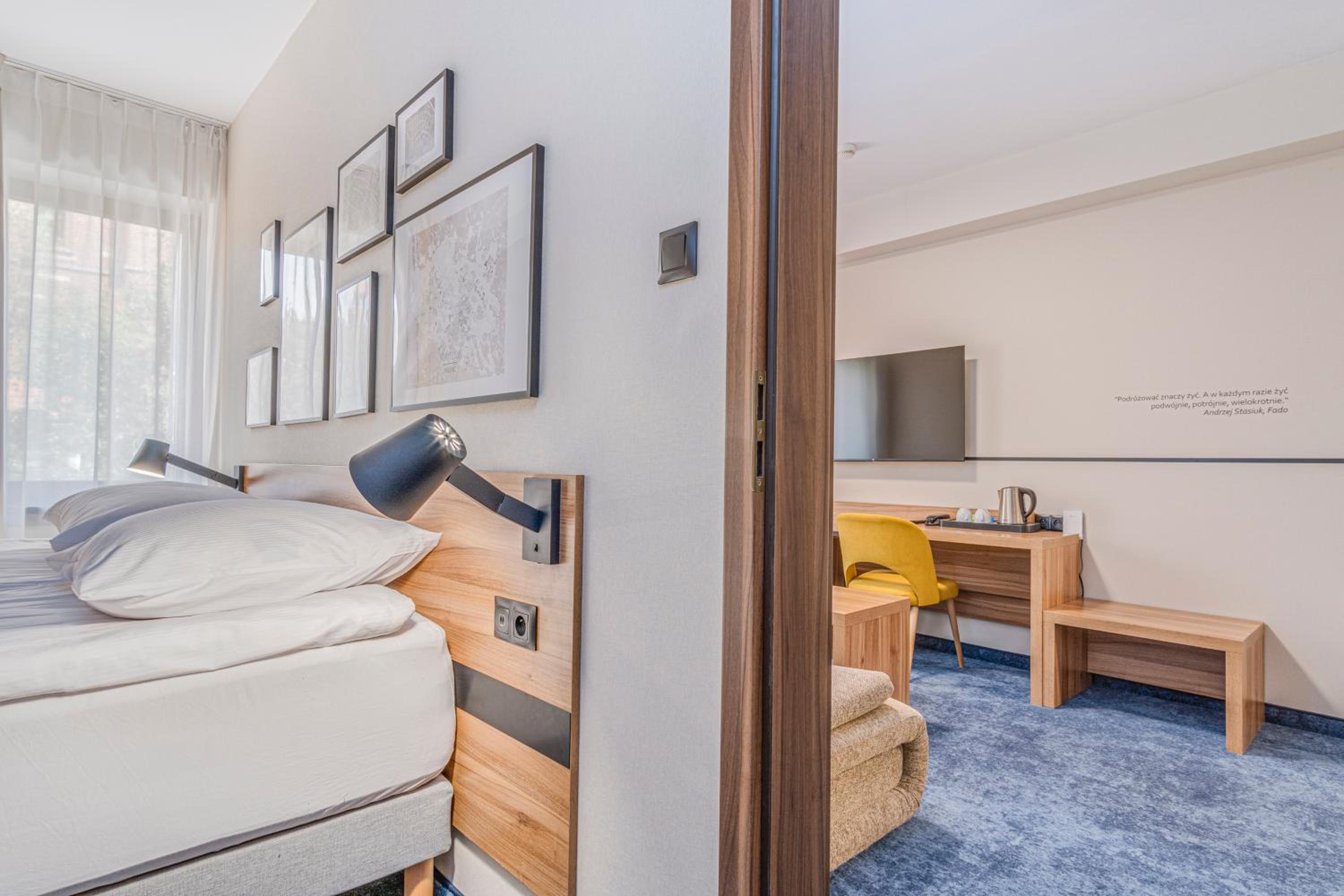 Two Rooms Suite With King Bed And Sofa photo 3