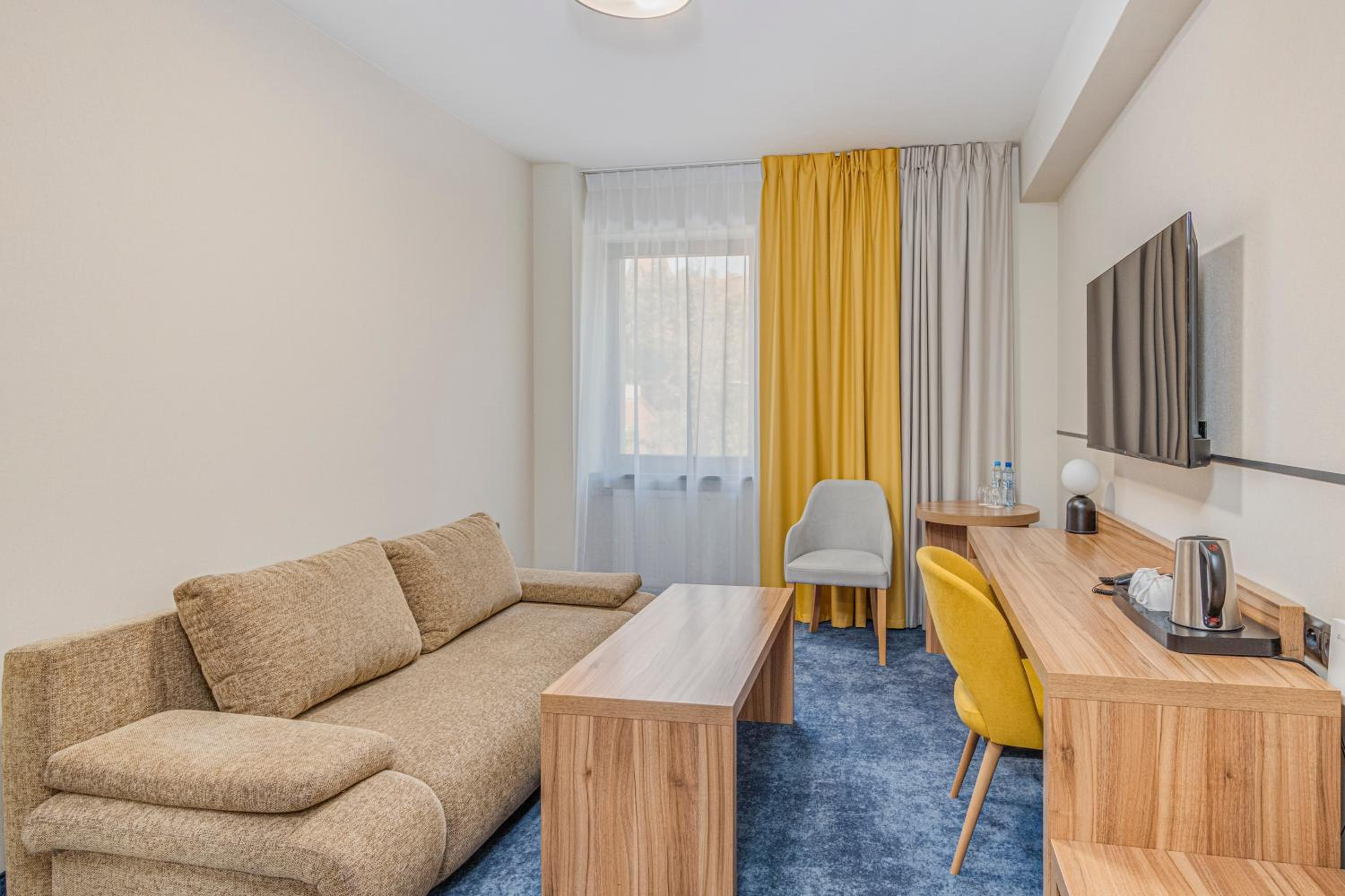 Two Rooms Suite With King Bed And Sofa photo 2