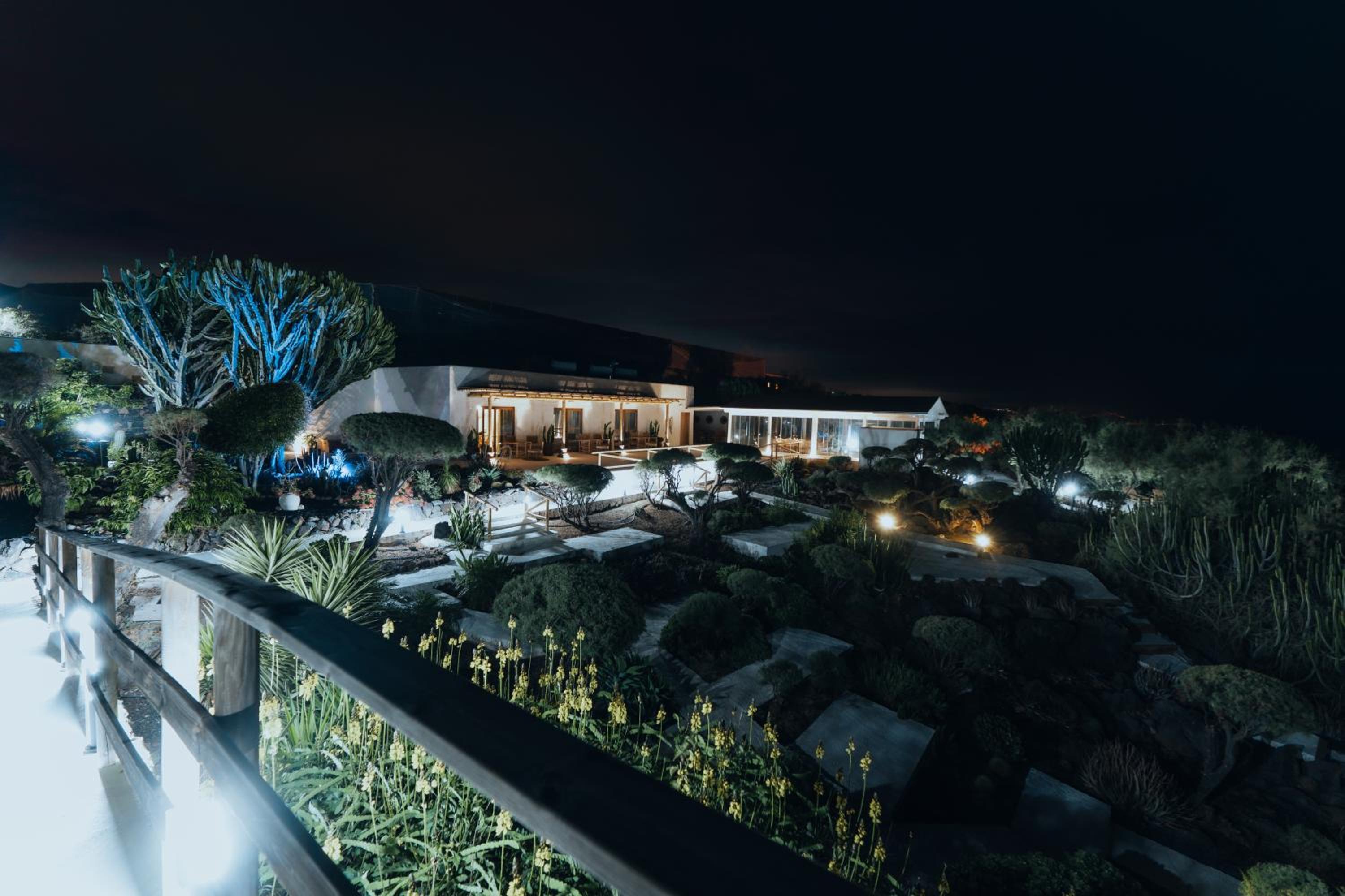 Apartment with Sea View - Photo 11