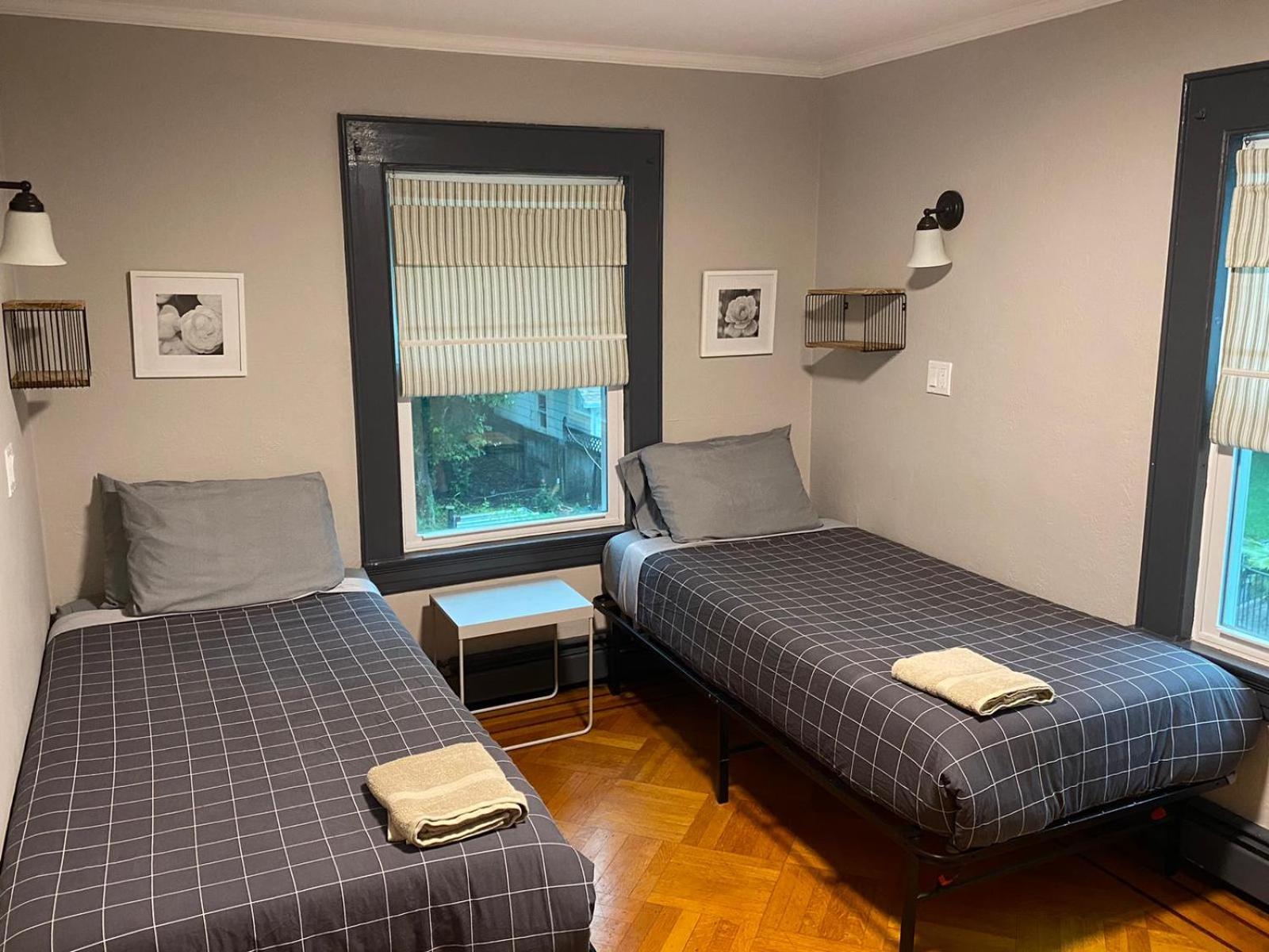 Twin Room with Shared Bathroom photo 3