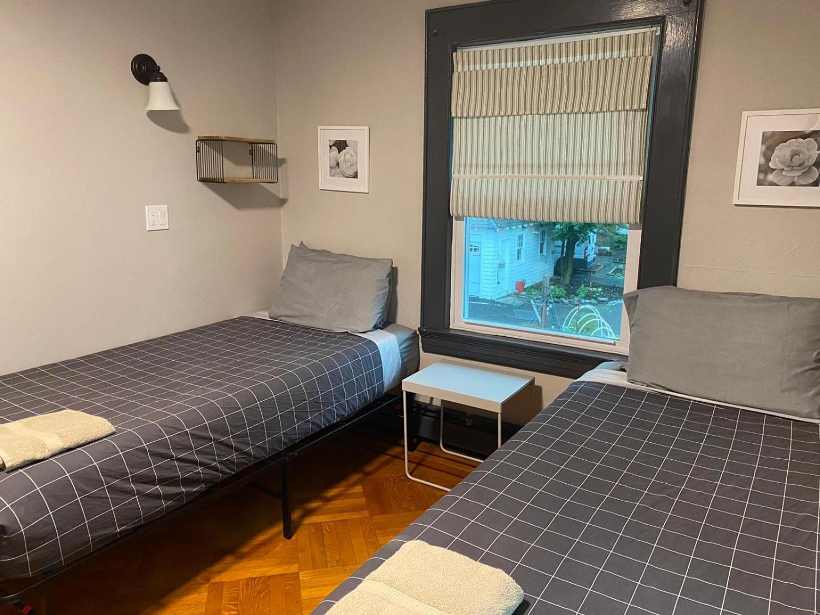 Twin Room with Shared Bathroom photo 2