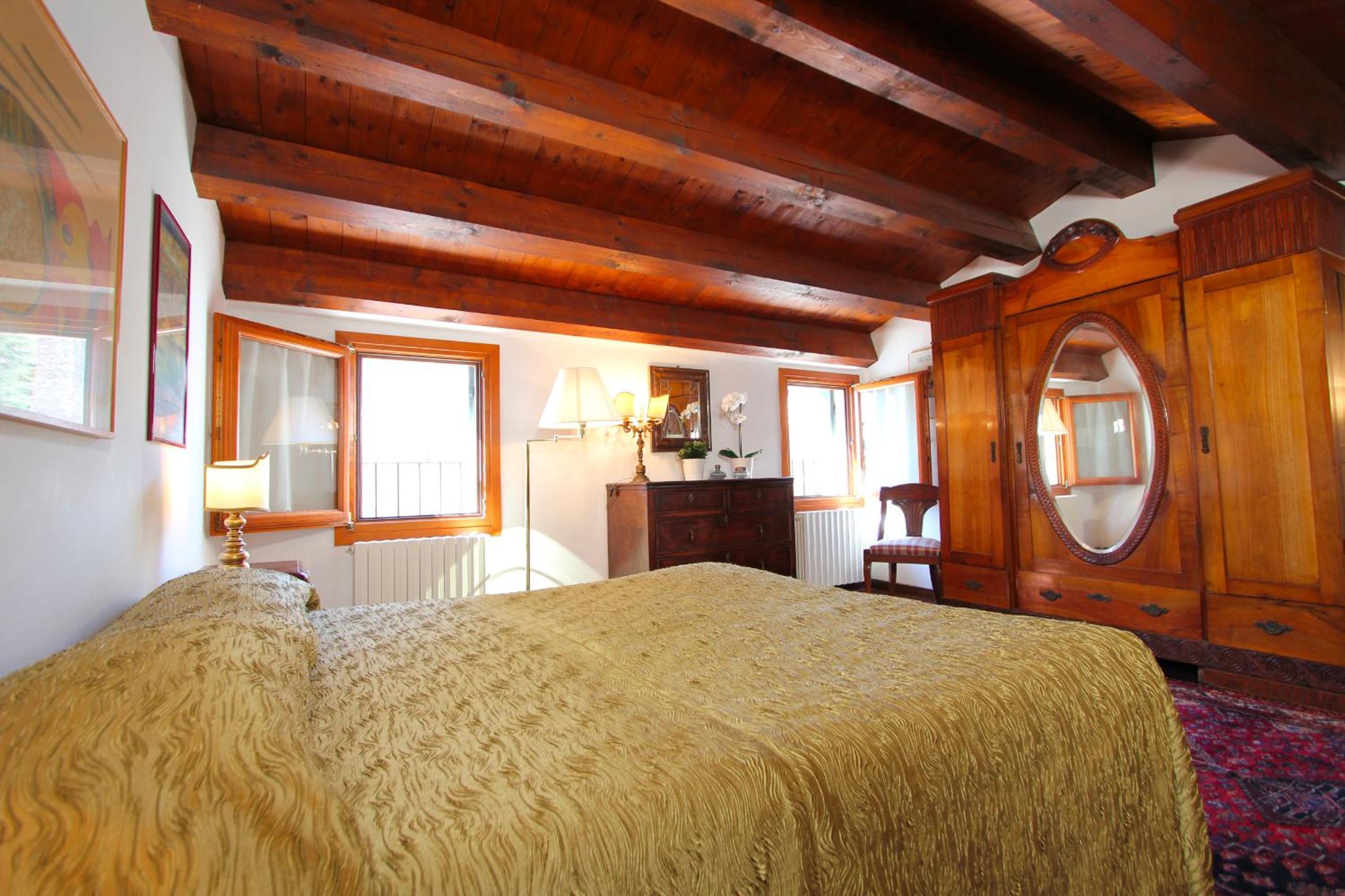 One-Bedroom Apartment with View photo 3