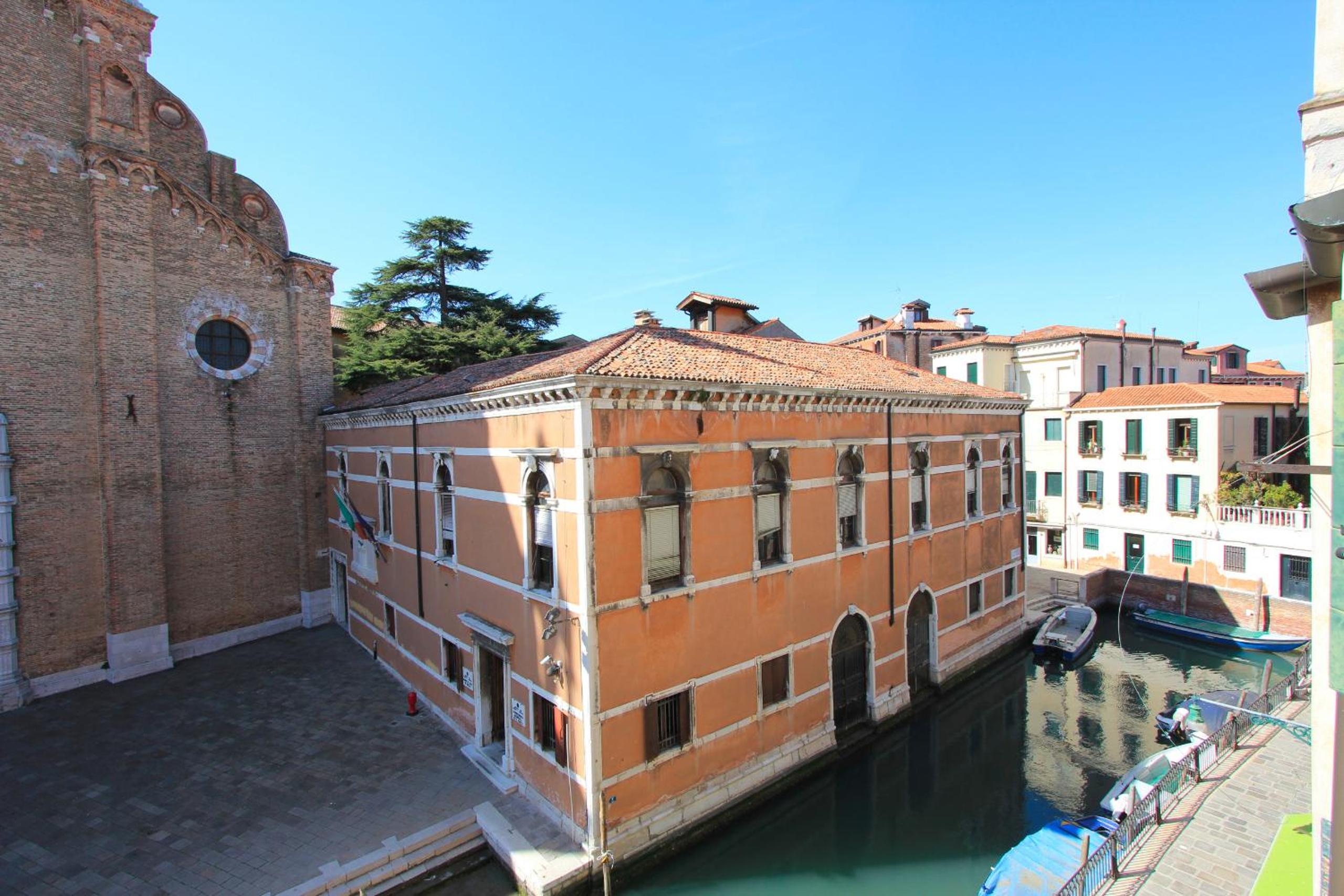 One-Bedroom Apartment with View photo 2